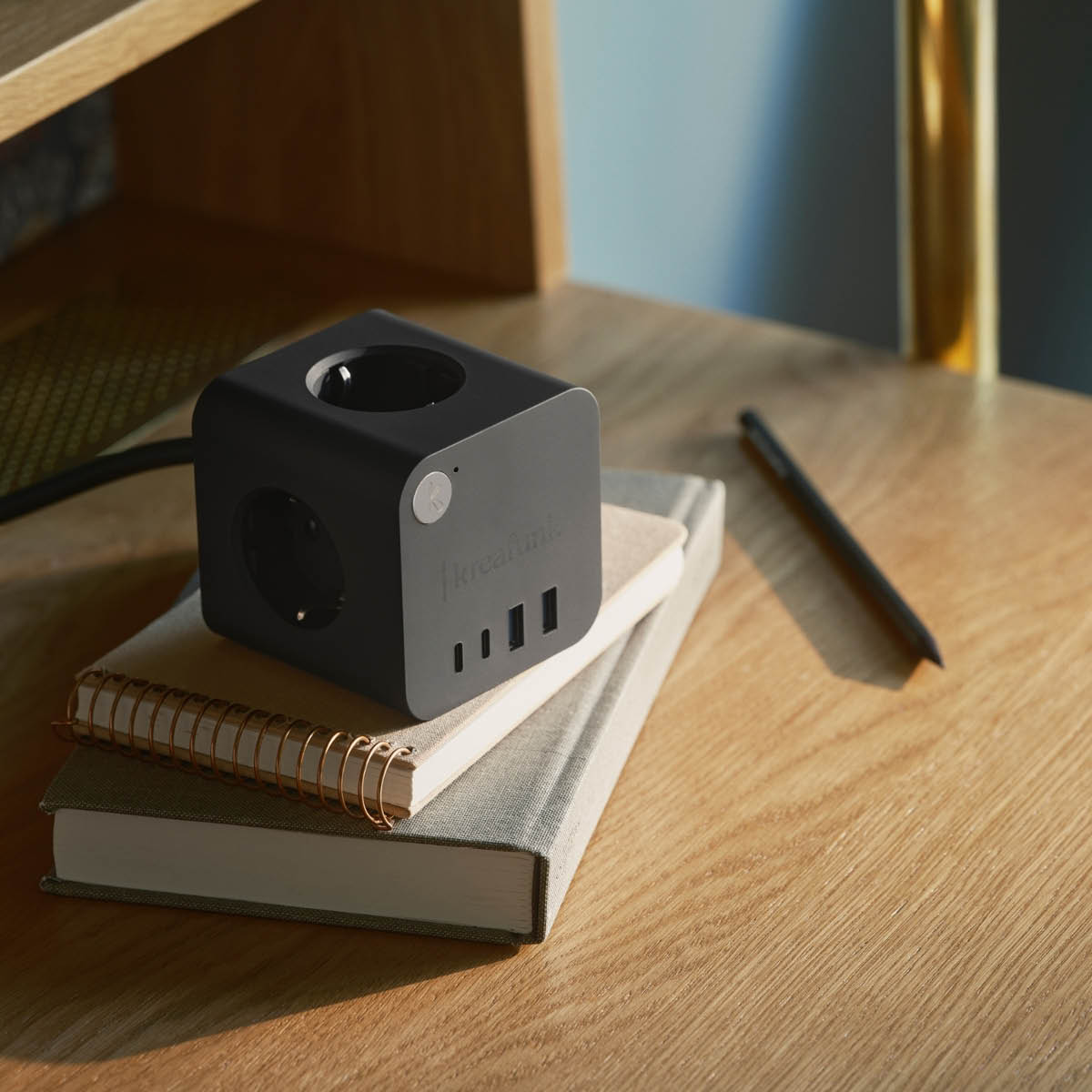 Kreafunk Ampie Wired grenuttag med USB-A & USB-C svart