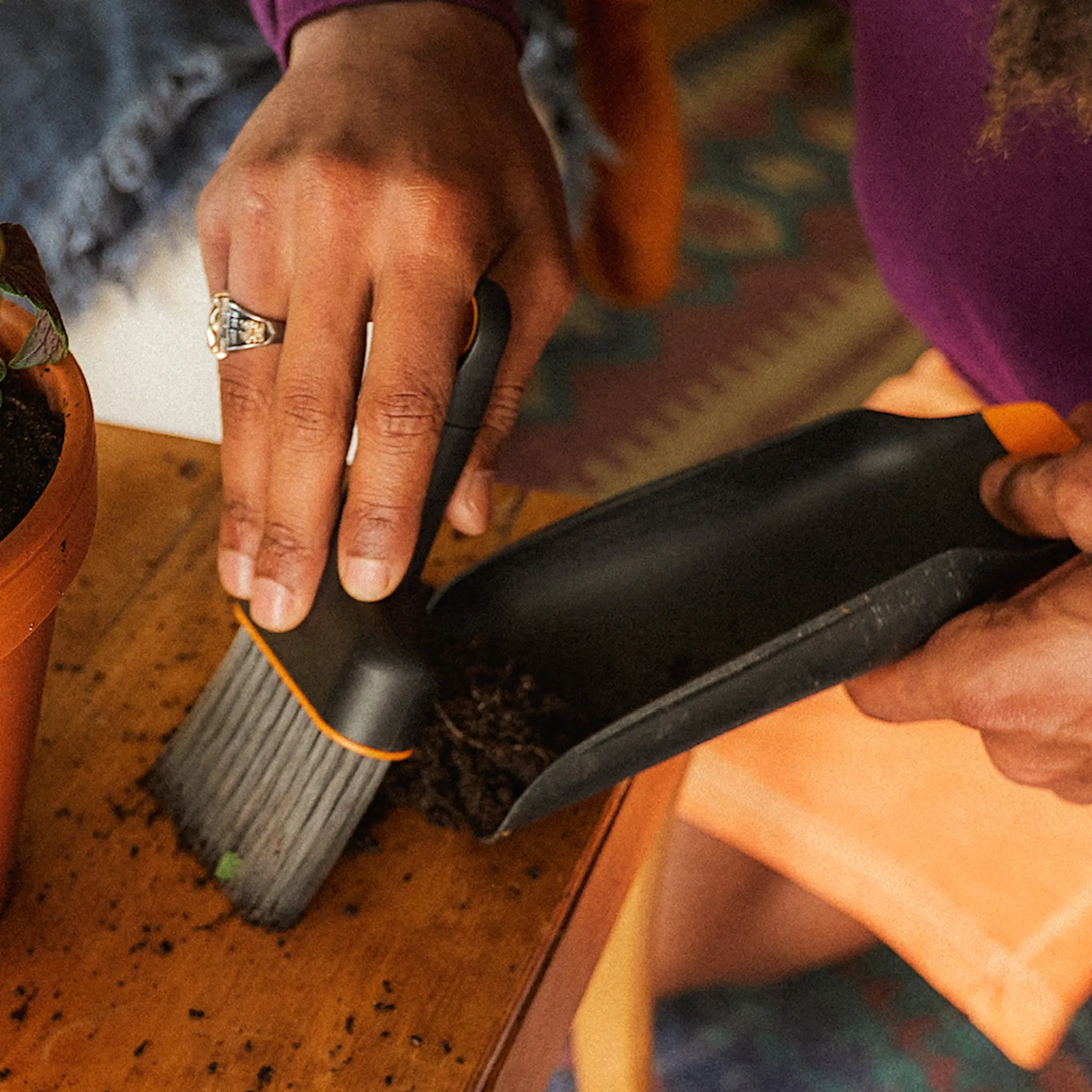 Fiskars Plantespade och borste 2-i-1