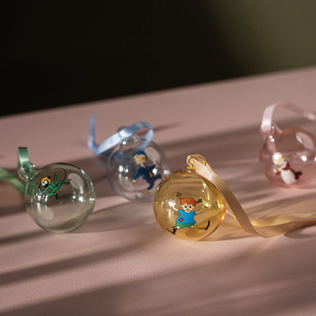 Muurla Pippi & Emil dekorationskulor 5 cm 4-pack