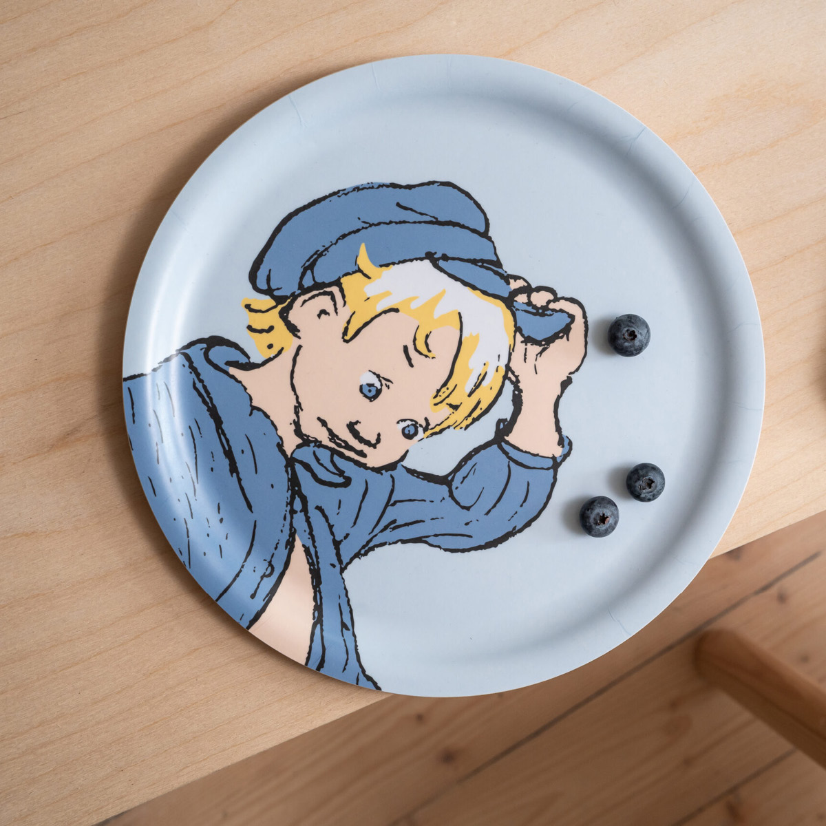 Muurla Emil i lönneberga bricka 25x25 cm blå