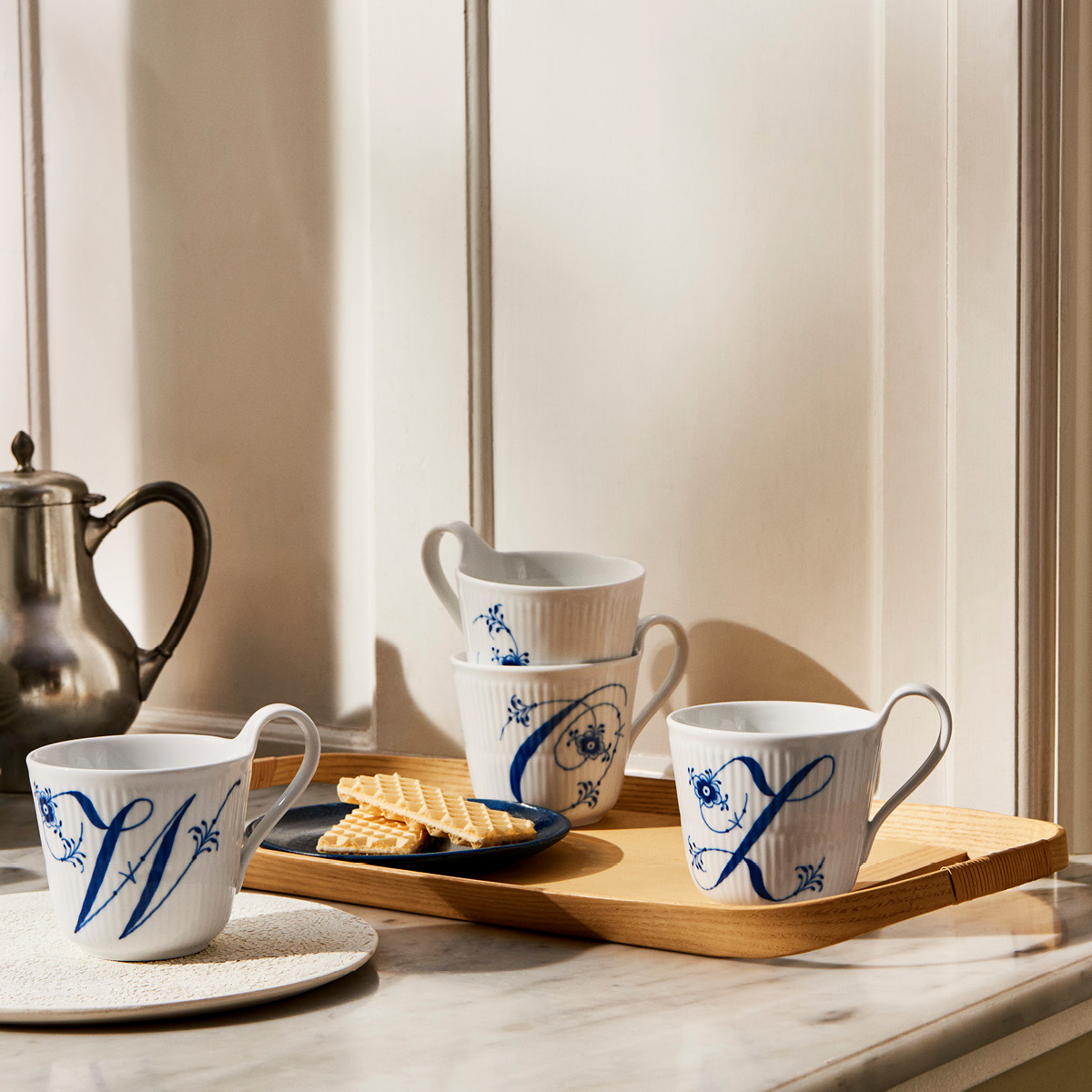 Royal Copenhagen Blue Fluted Pl Alphabet mugg 33 cl Z