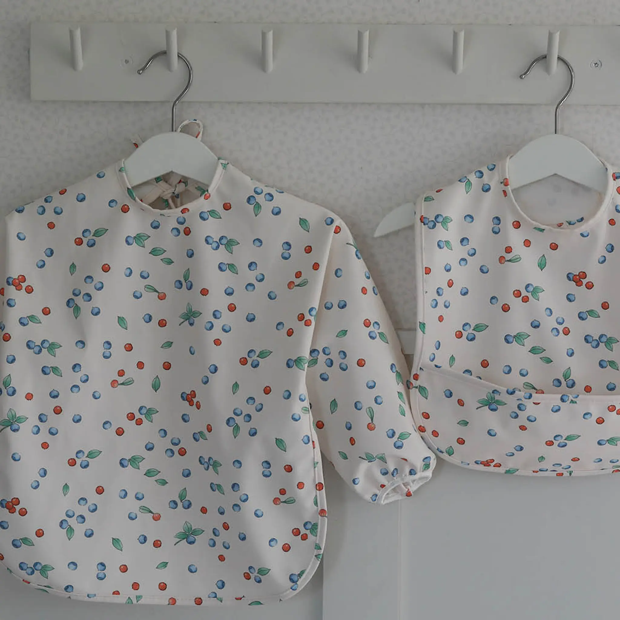 Rätt Start Beskow långärmad haklapp Putte i Blåbärsskogen