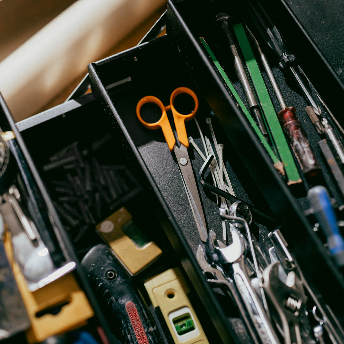 Fiskars Classic universalsax / papperssax 16 cm orange