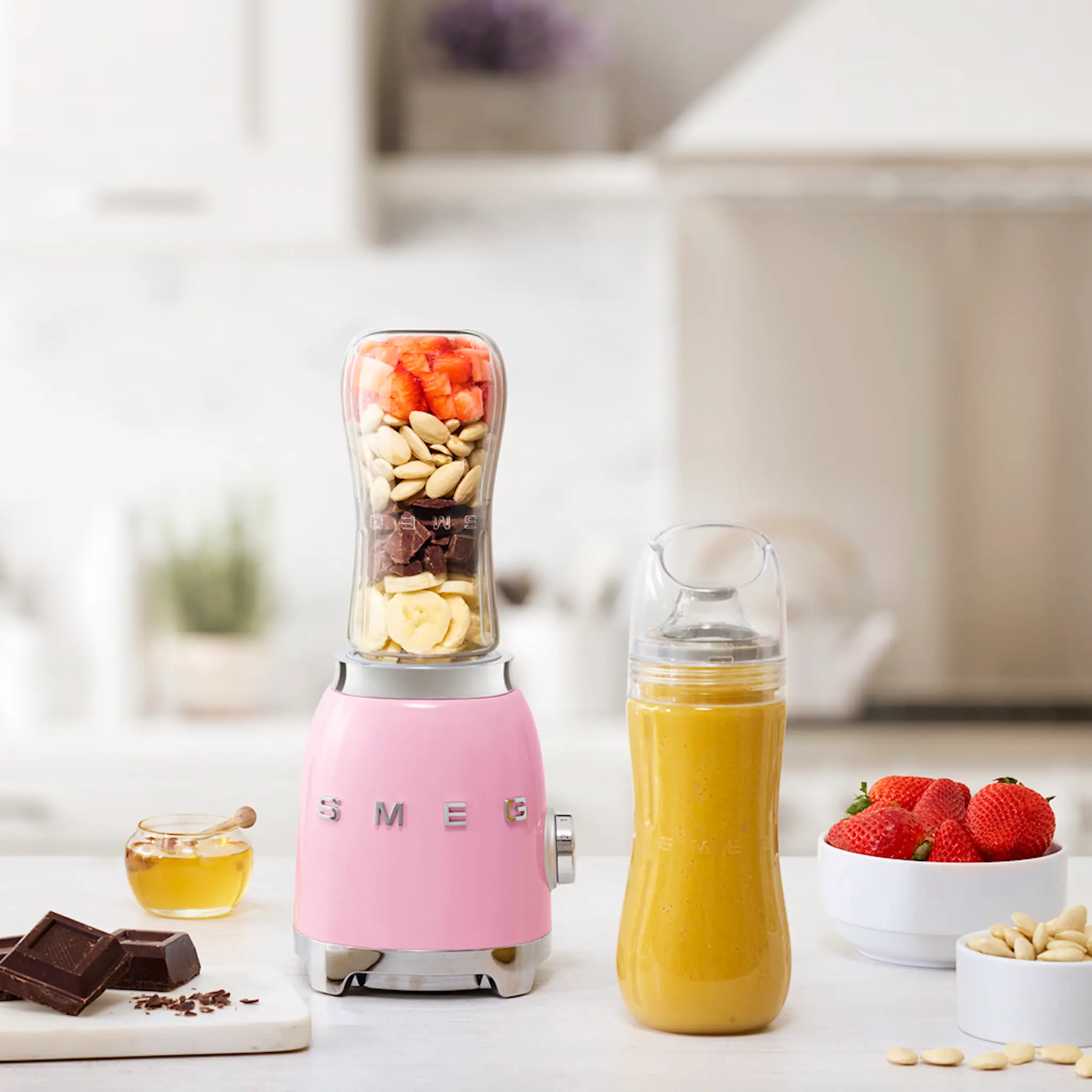 Smeg Smeg Sportblender PBF01 0,6 L Rosa