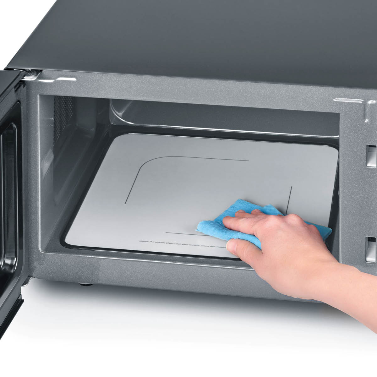 Severin Mikroaaltouuni MW7762 lasipohjalla ja grillillä 20L 800W