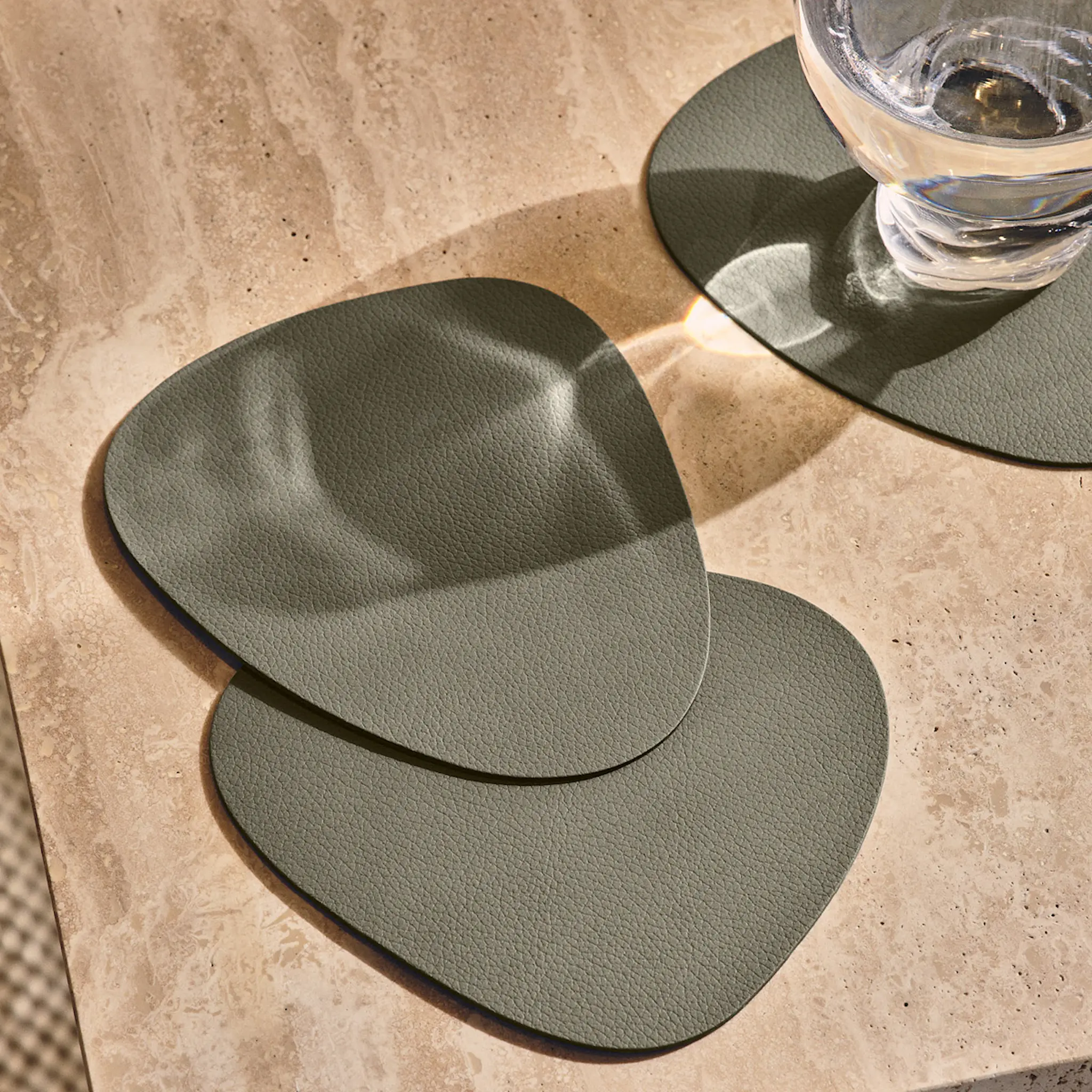 LIND DNA Nupo Curve Glasunderlägg 11x13 cm Militärgrön