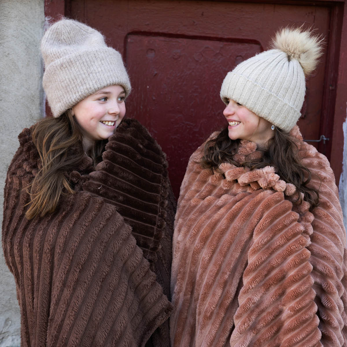 Sagaform Esther fleece pledd 130x170 cm lys brun