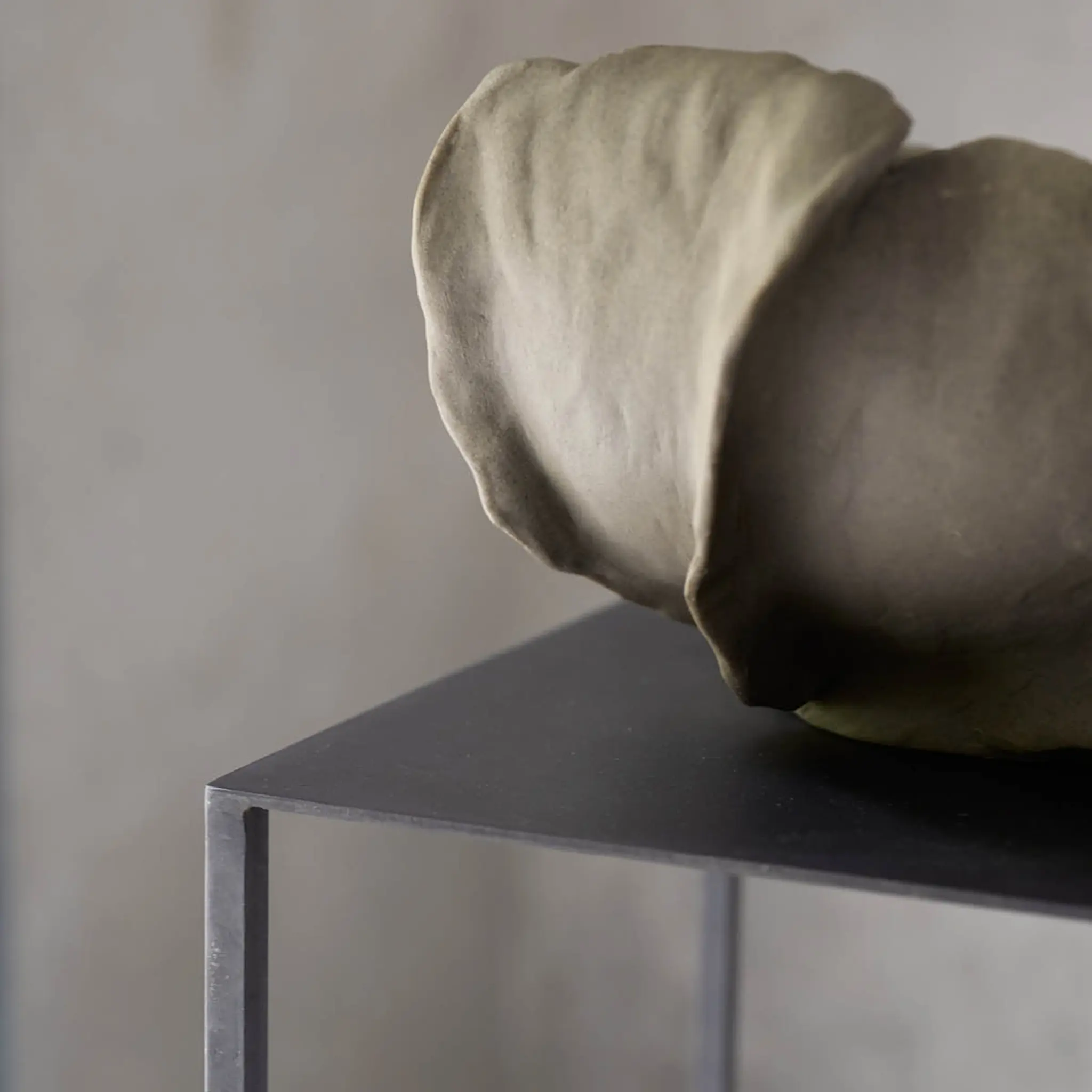 Mette Ditmer Water Lily dekorationsskål 30 cm sandgrå
