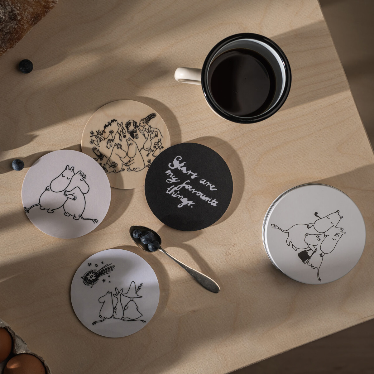 Muurla Underlägg 10 cm 4-pack i plåtburk mumin 80 år