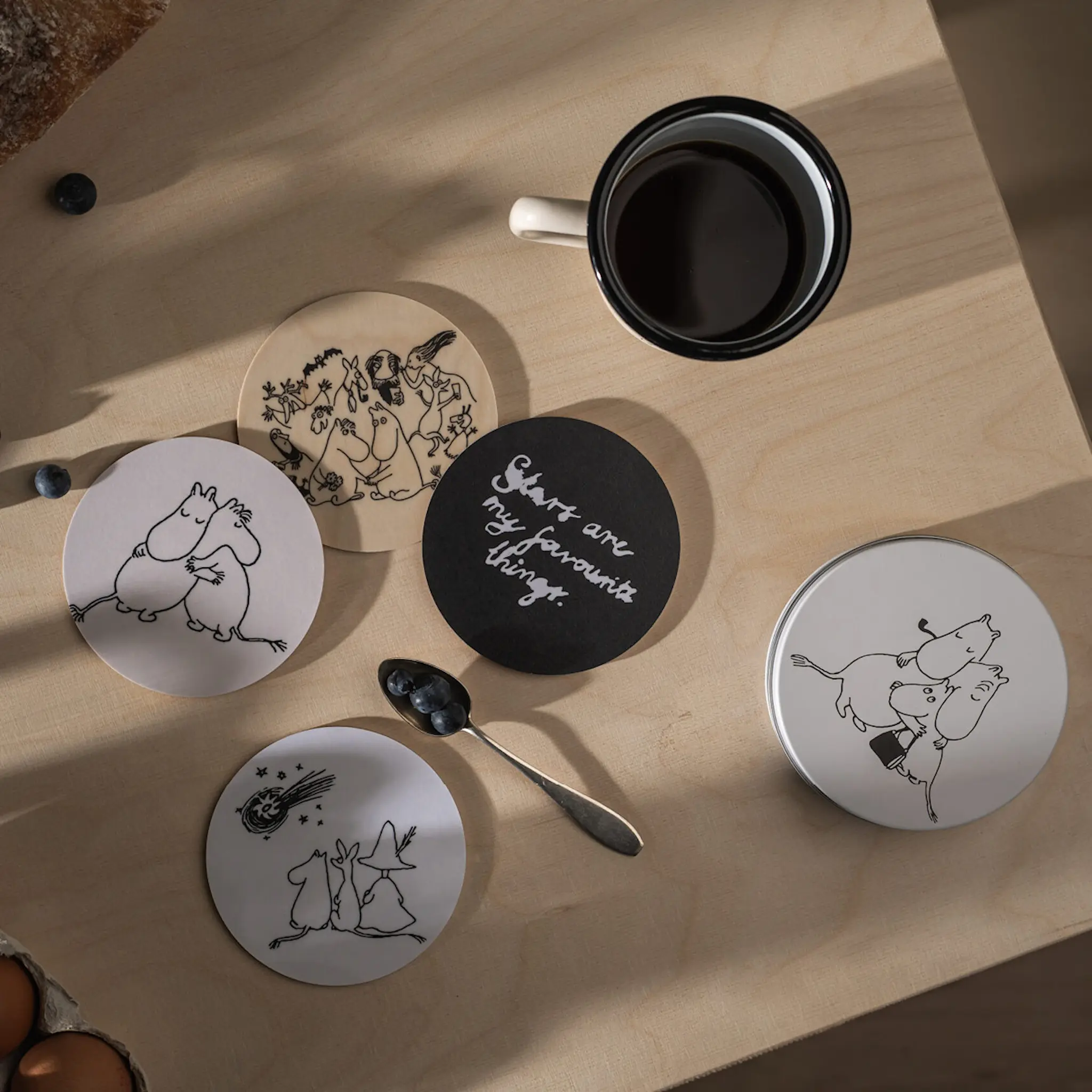 Muurla Glassbrikke 10 cm 4 stk i metallboks mummi 80 år hover