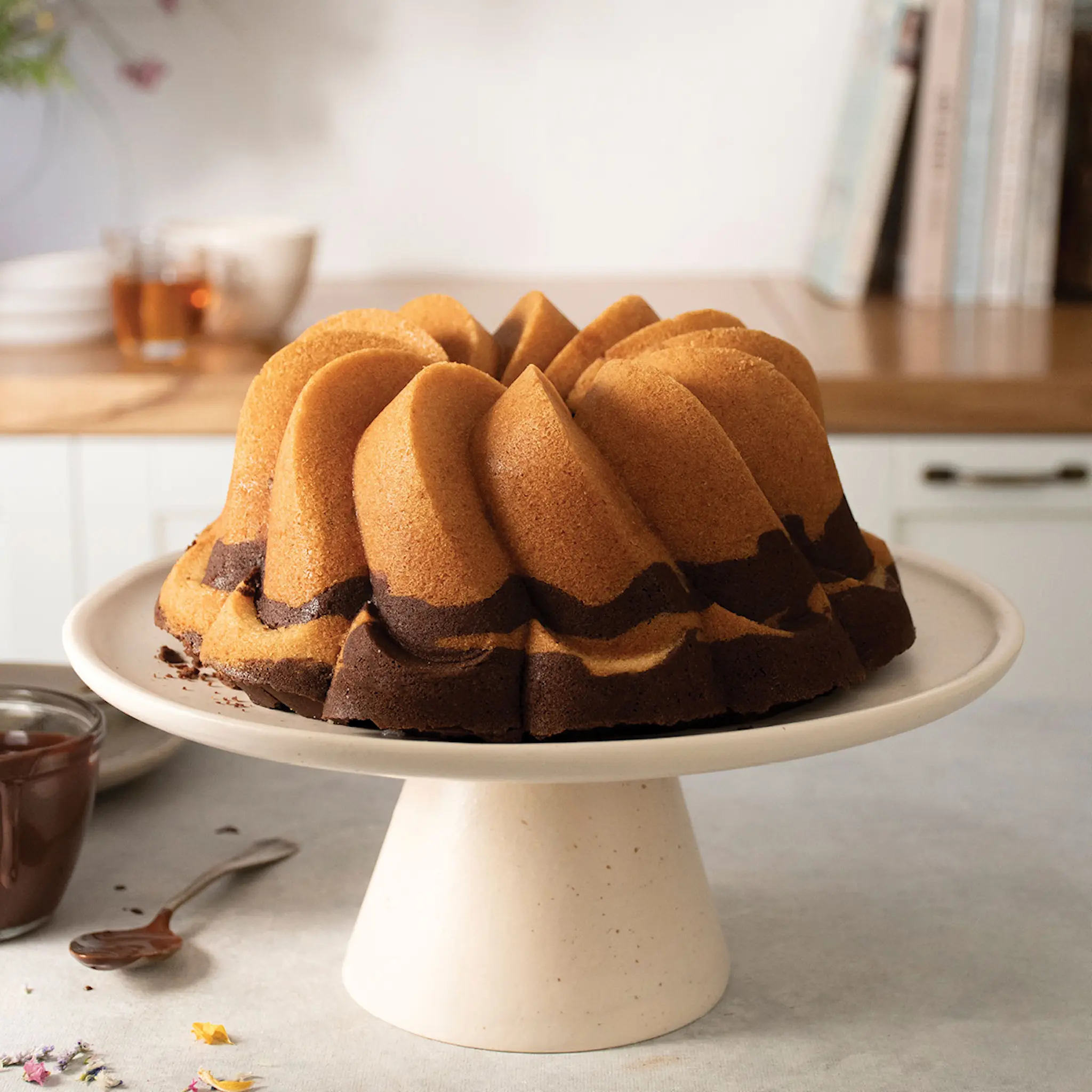 Nordic Ware Pirouette Bundt® Bakform 2,4 L Guld