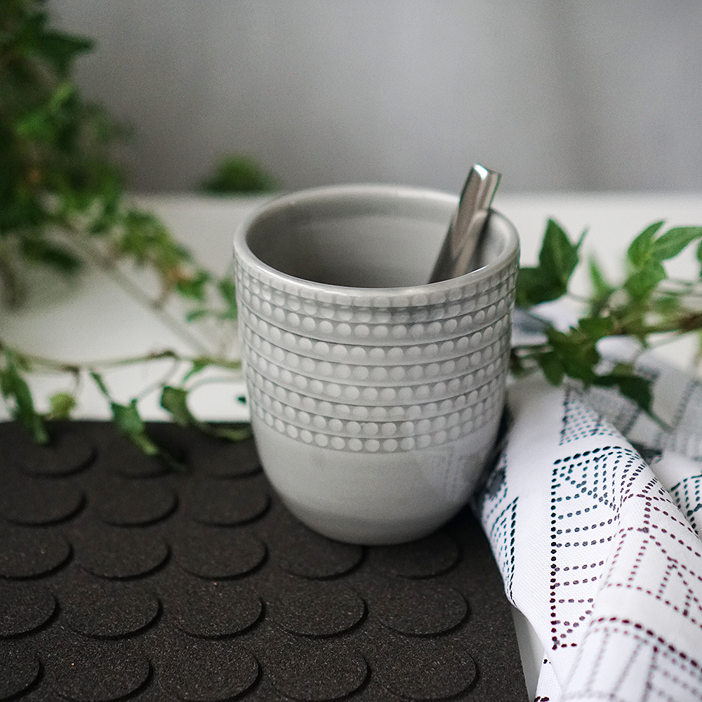 Born in Sweden Pannunalunen korkki 20x20 cm Musta