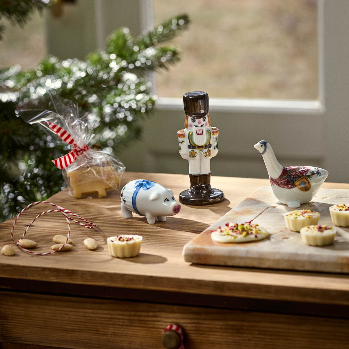 Kähler Hammershøi Christmas nötknäppare 8 cm vit med dekor
