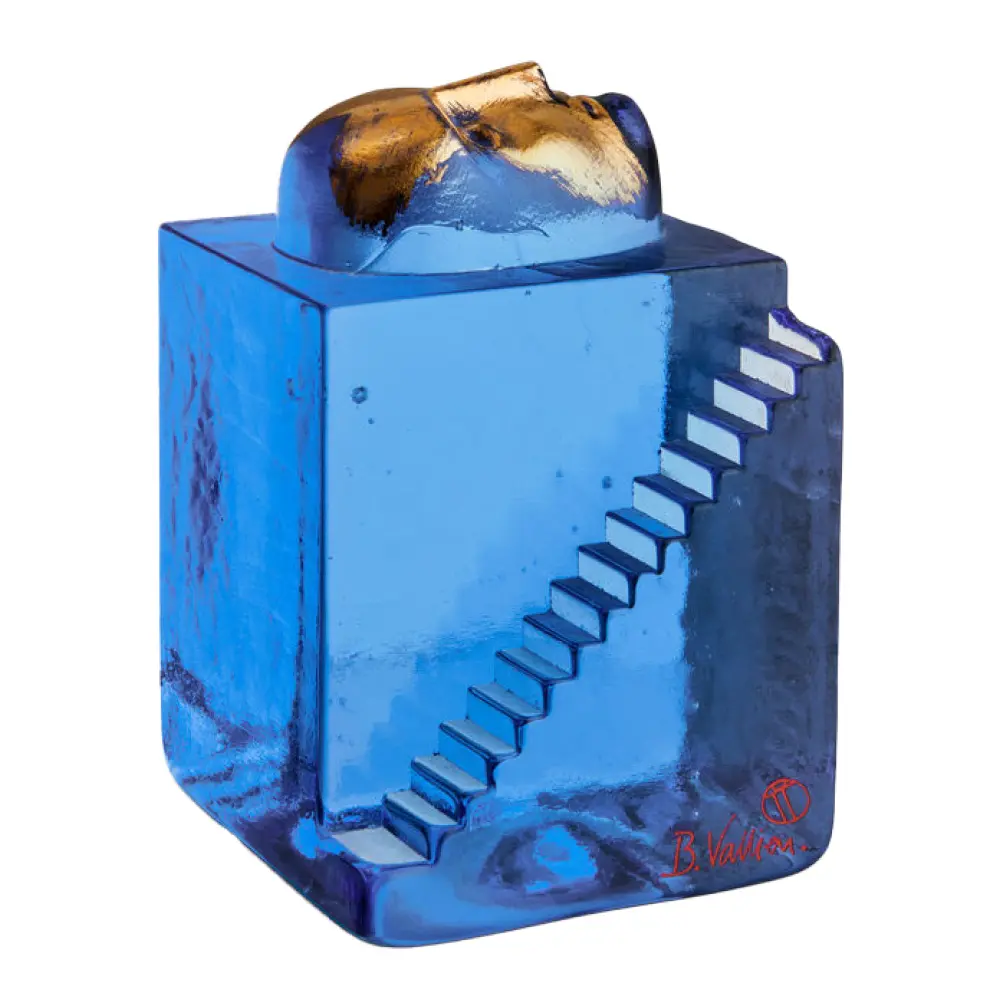 Fortress Man Veistos BV AC-25