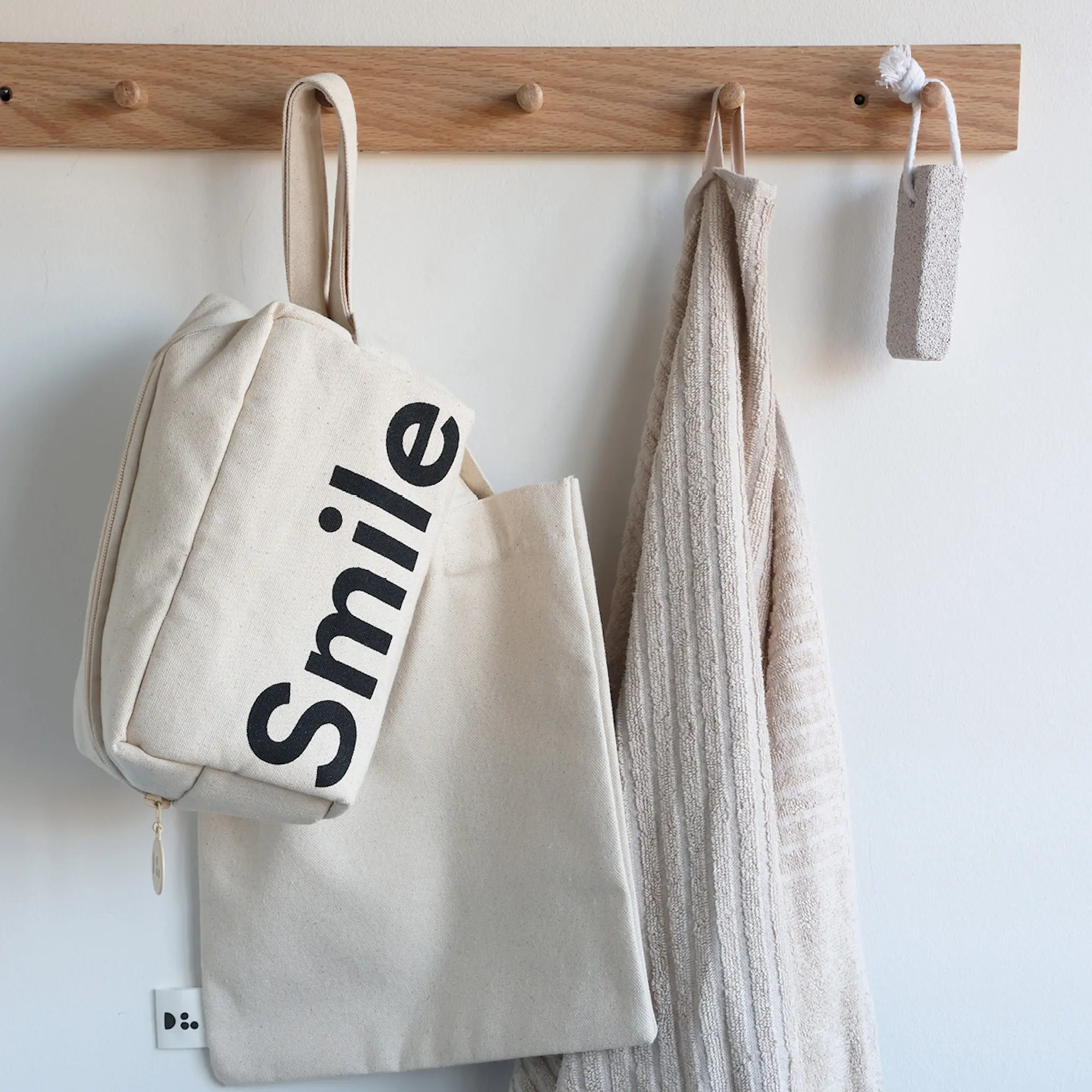 Design Letters Cavita Travel Necessär Smile 21x10 cm Beige