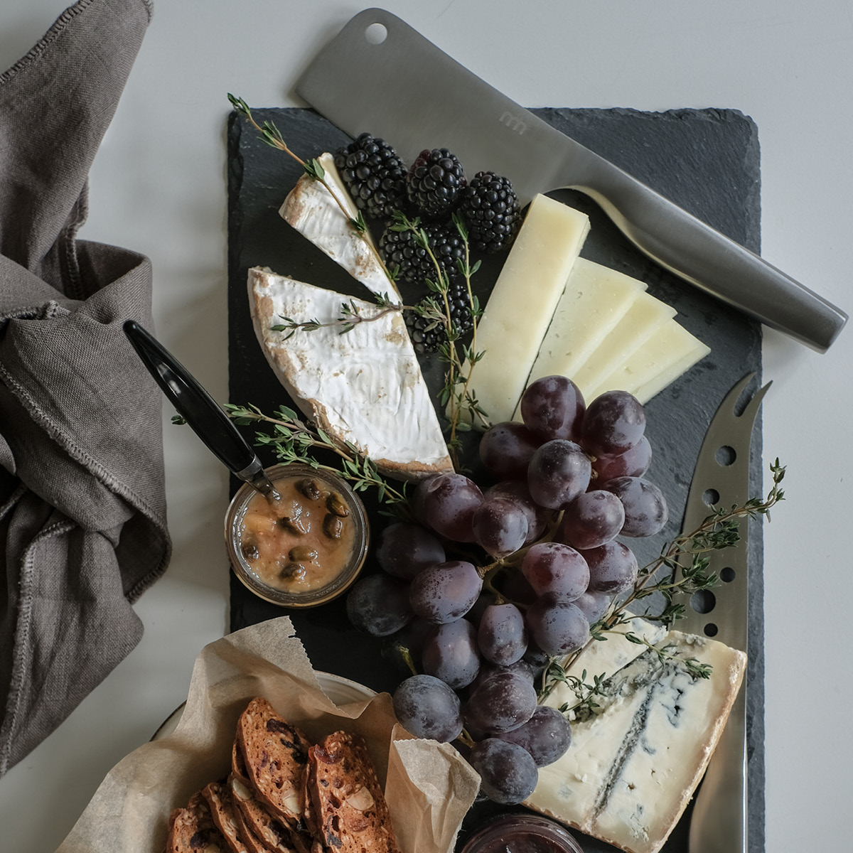 Modern House Black ostset 2 delar grå