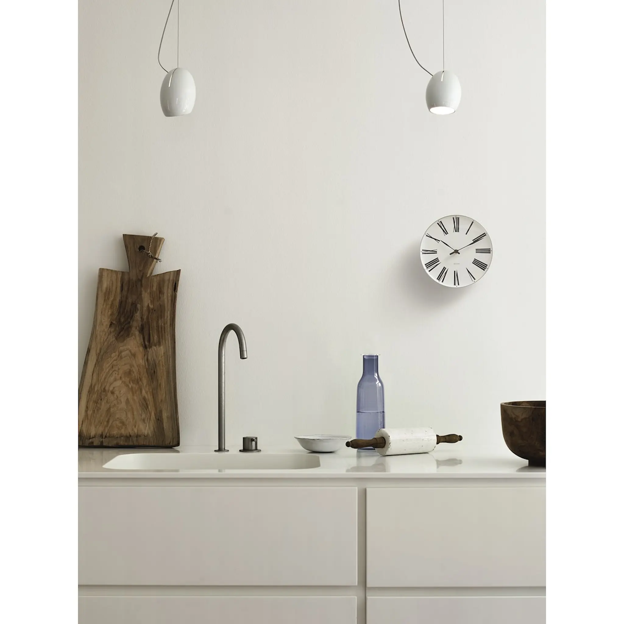Arne Jacobsen Roman Väggur 29 cm Vit