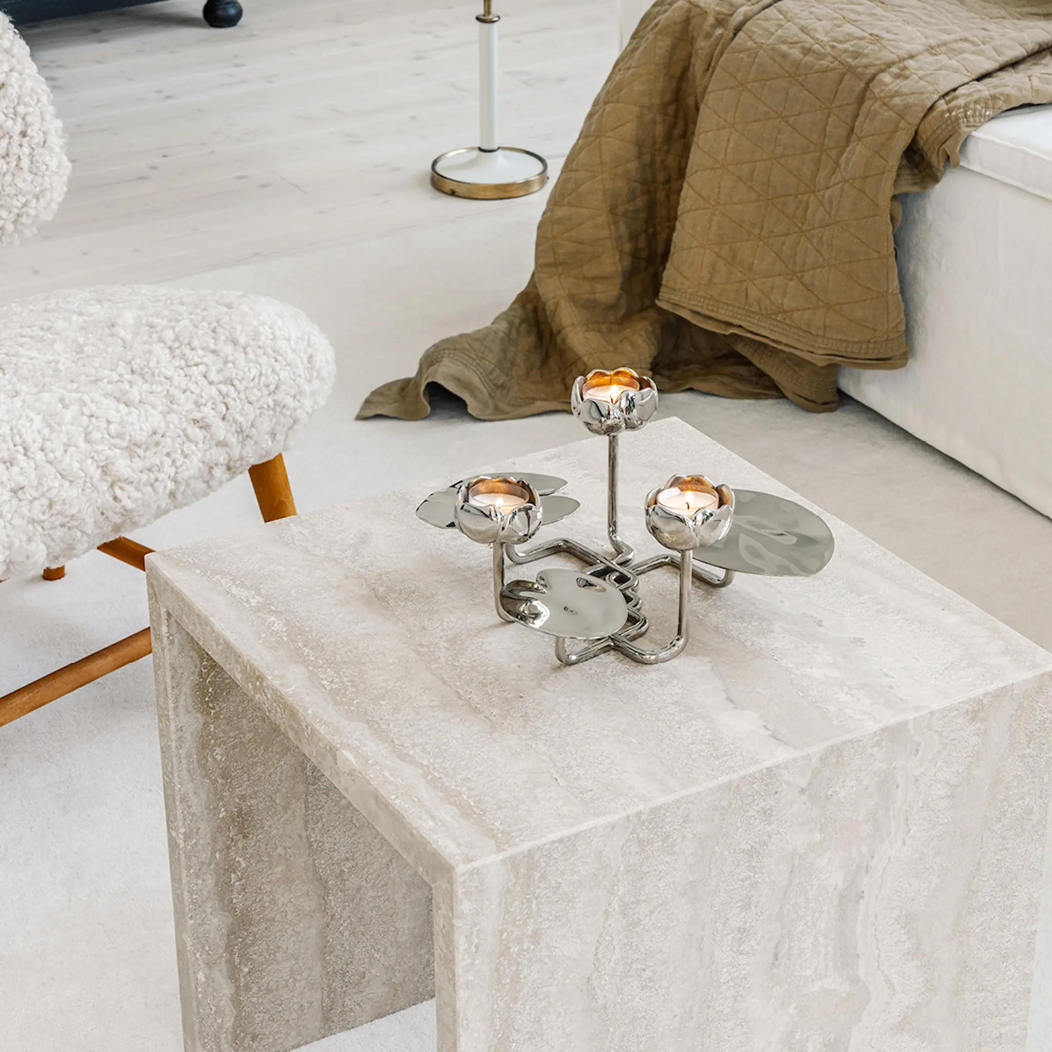 Hilke Ninfea Grande Kynttilänjalka 24x13 cm Nikkelipinnoitettu messinki