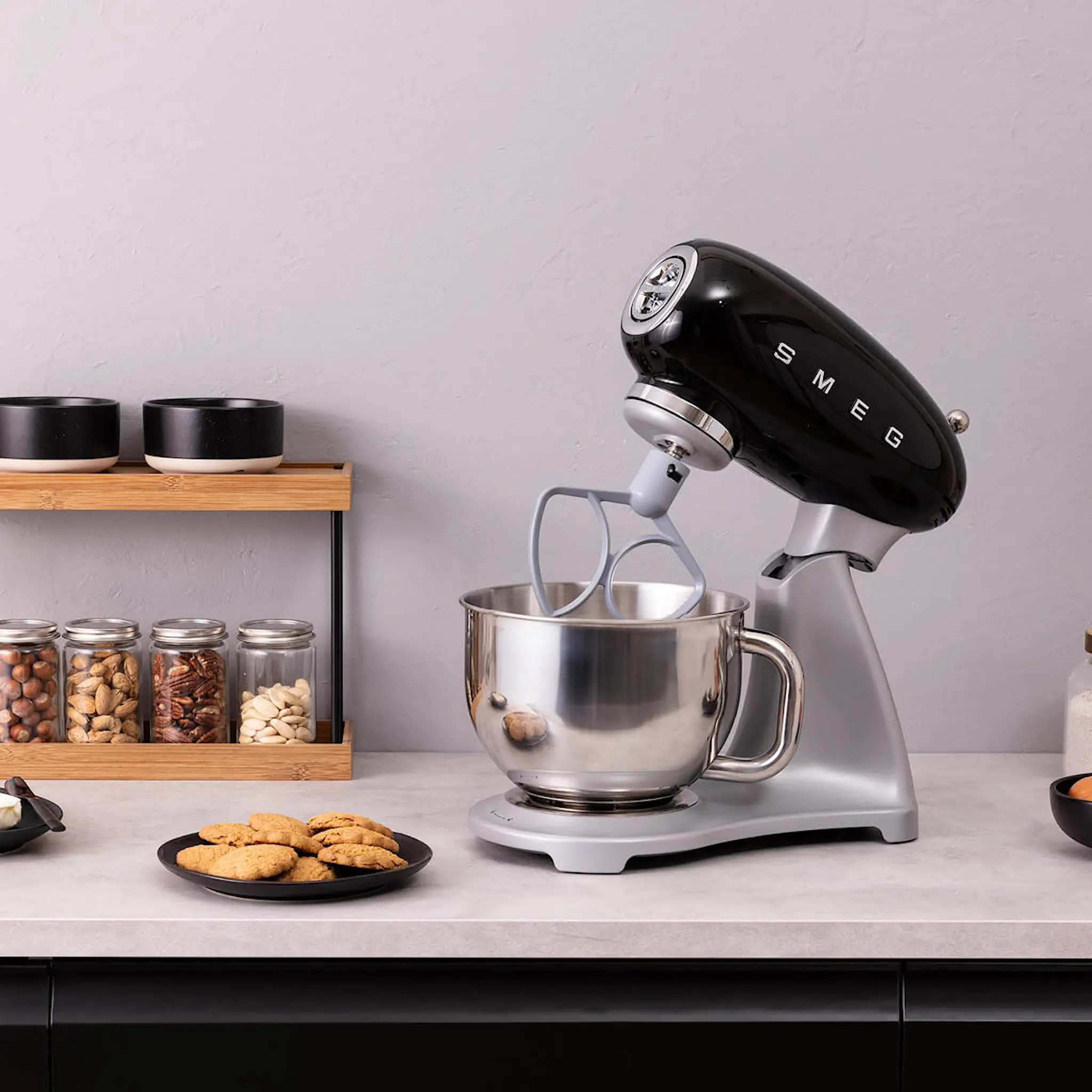 Smeg Smeg Yleiskone SMF04 4,8 L Musta