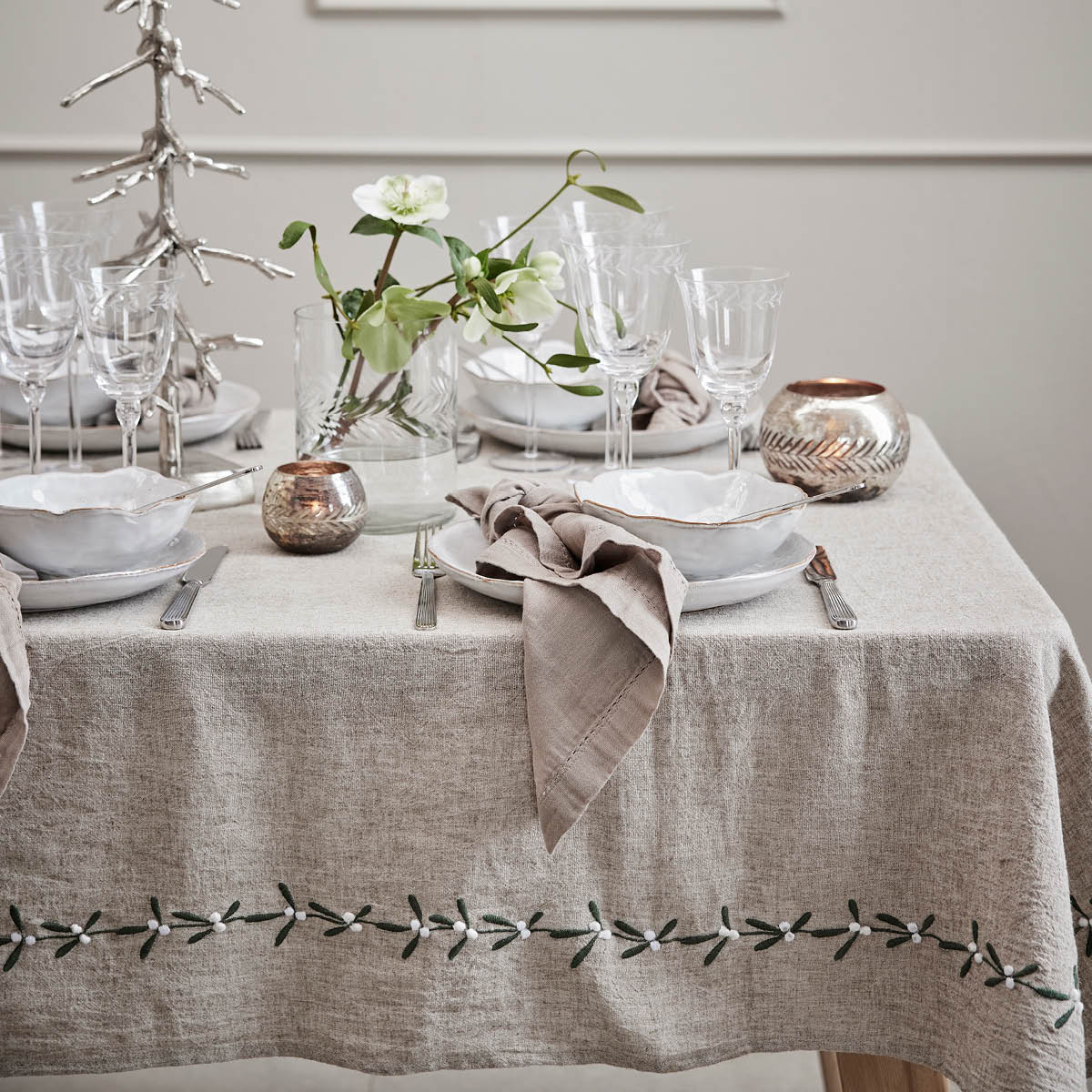 Lene Bjerre Missine duk 320x140 cm lin/grønn/hvit