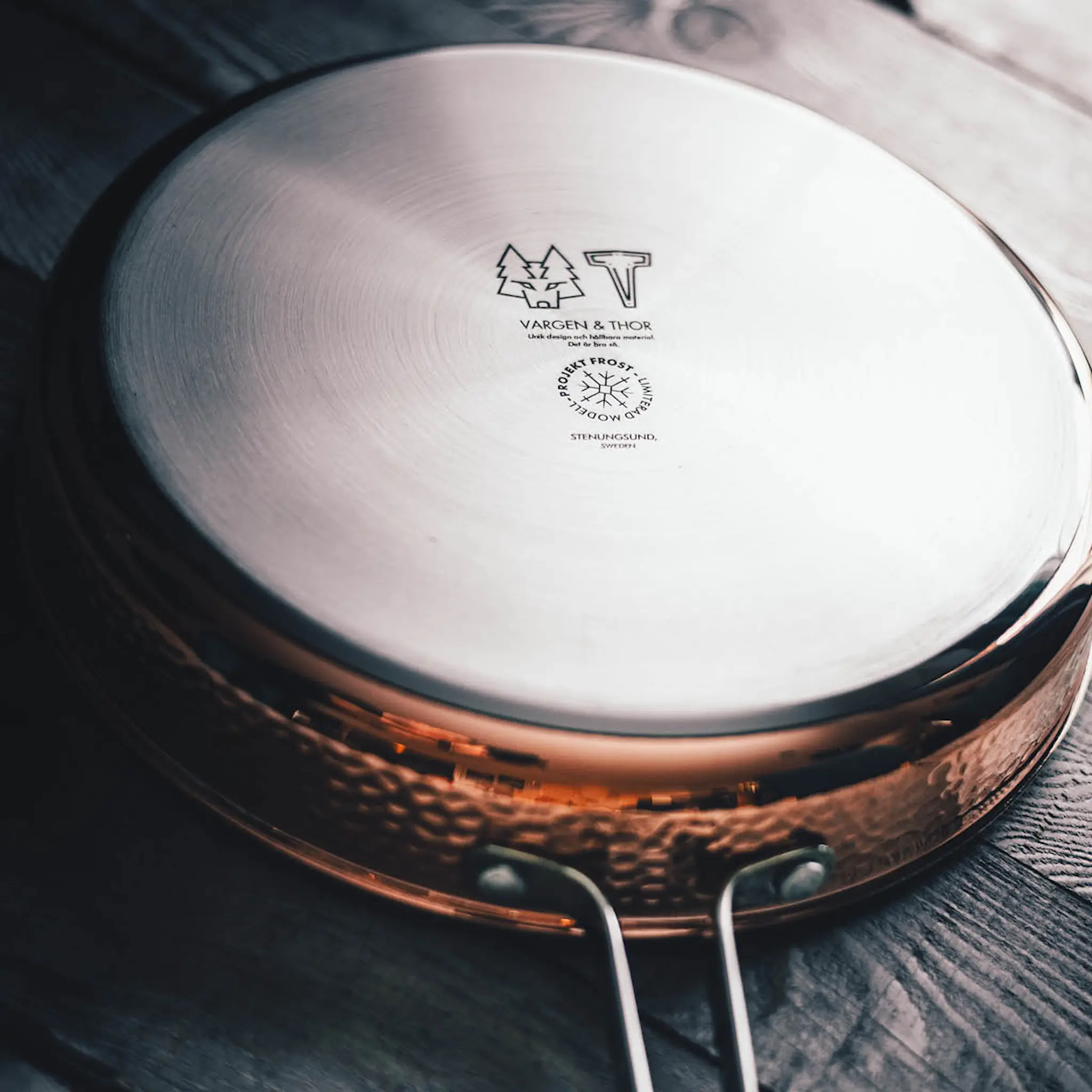 Vargen & Thor Modell Y Paistokasari lasikannella 28 cm Kupari