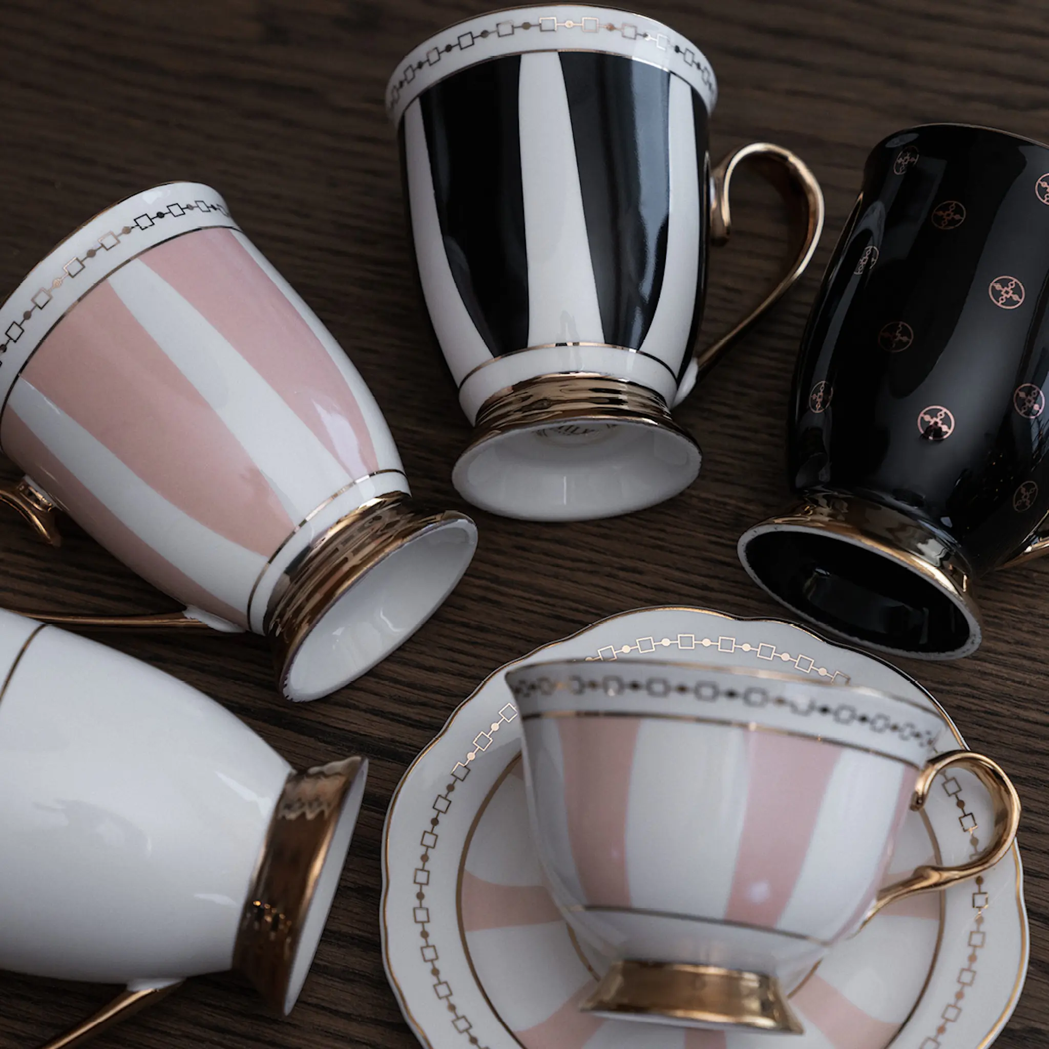 Hilke Strisce Nero Mugg 28 cl Svart/Guld
