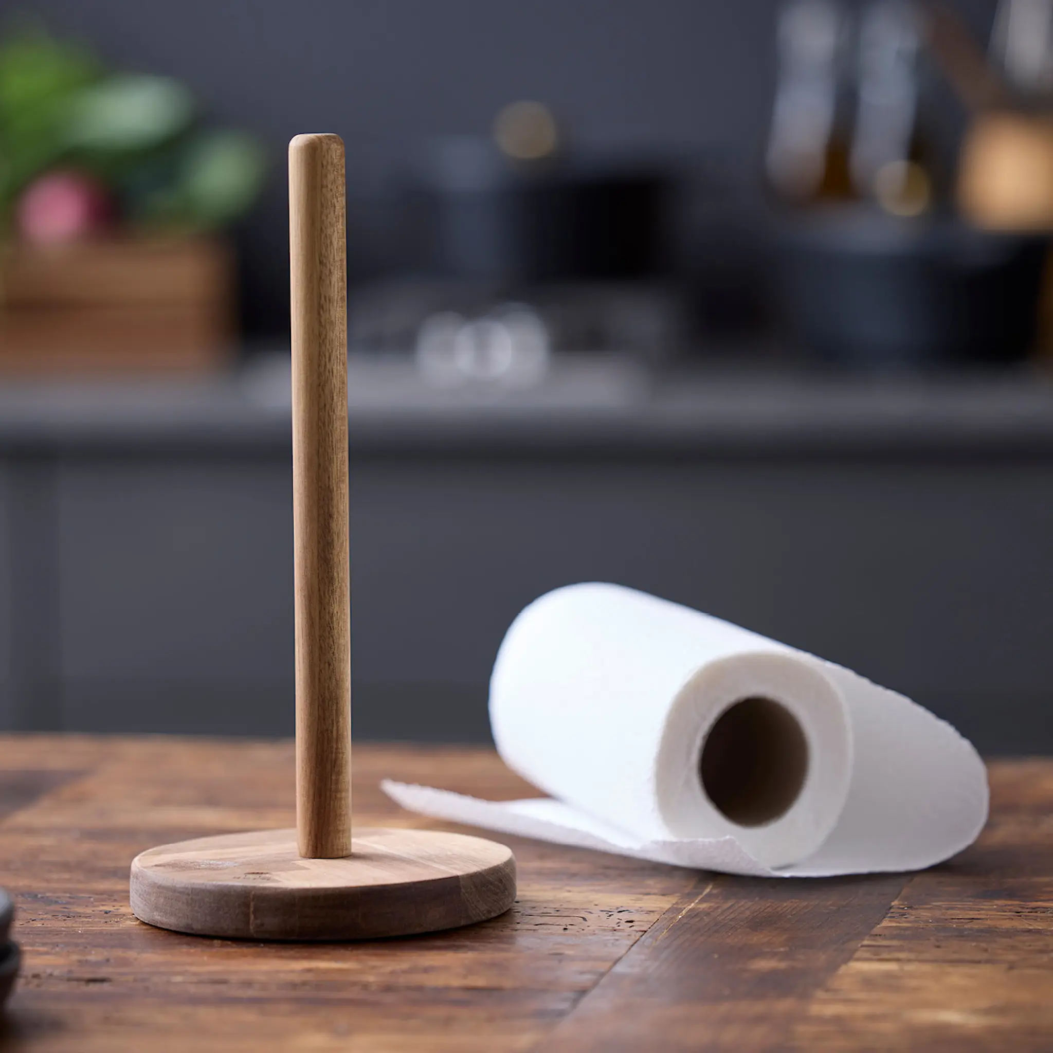 Holm Hushållspappershållare 28 cm akaciaträ