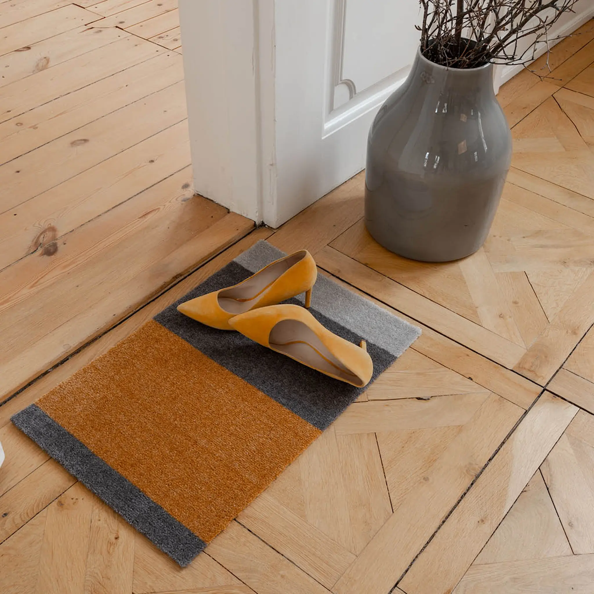 Tica Copenhagen Stripes Horizontally golvmatta 40x60 cm dijon/grå