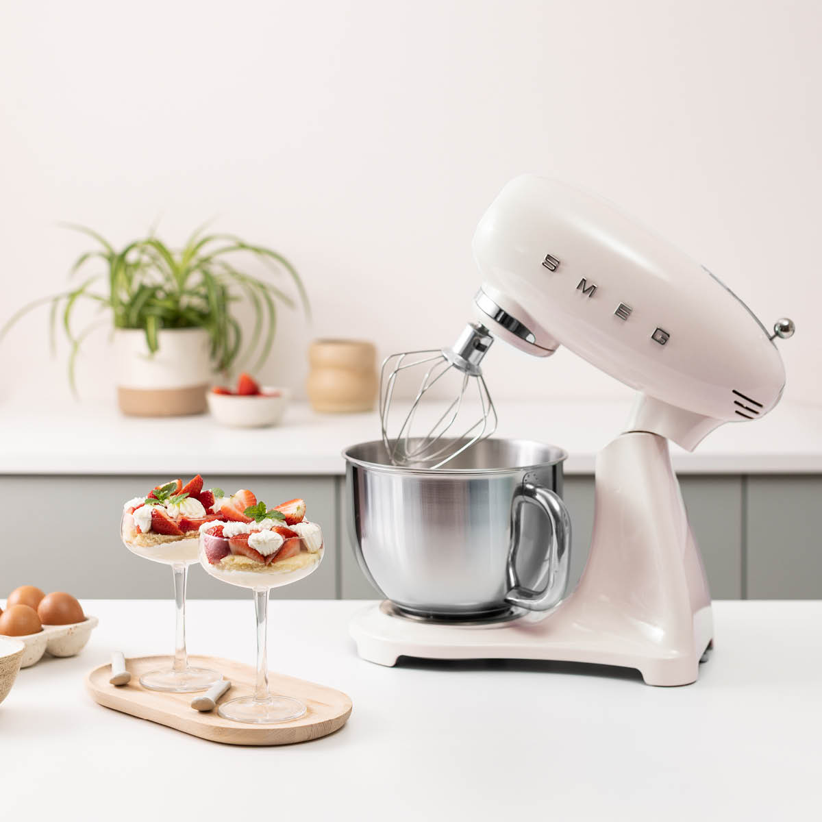 Smeg Smeg köksmaskin SMF05 4,8 L creme