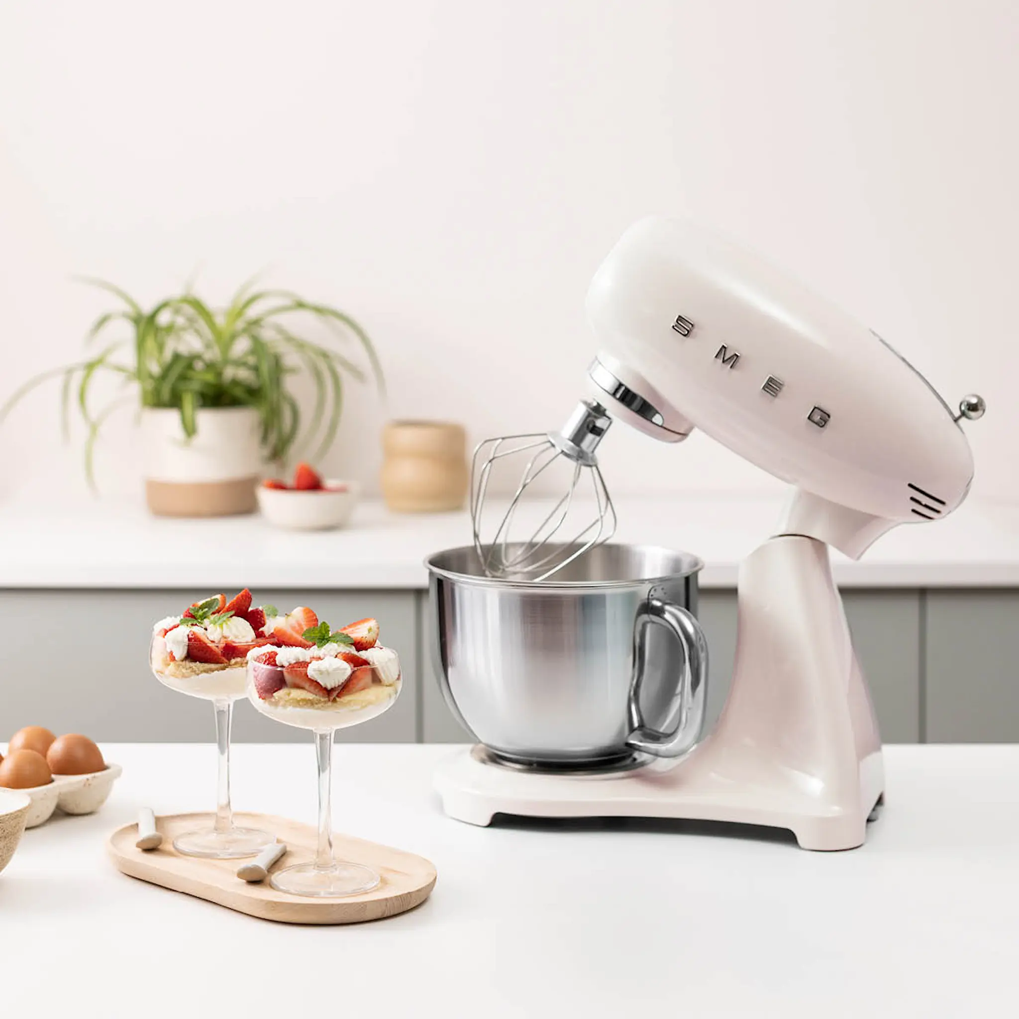 Smeg Smeg köksmaskin SMF05 4,8 L creme