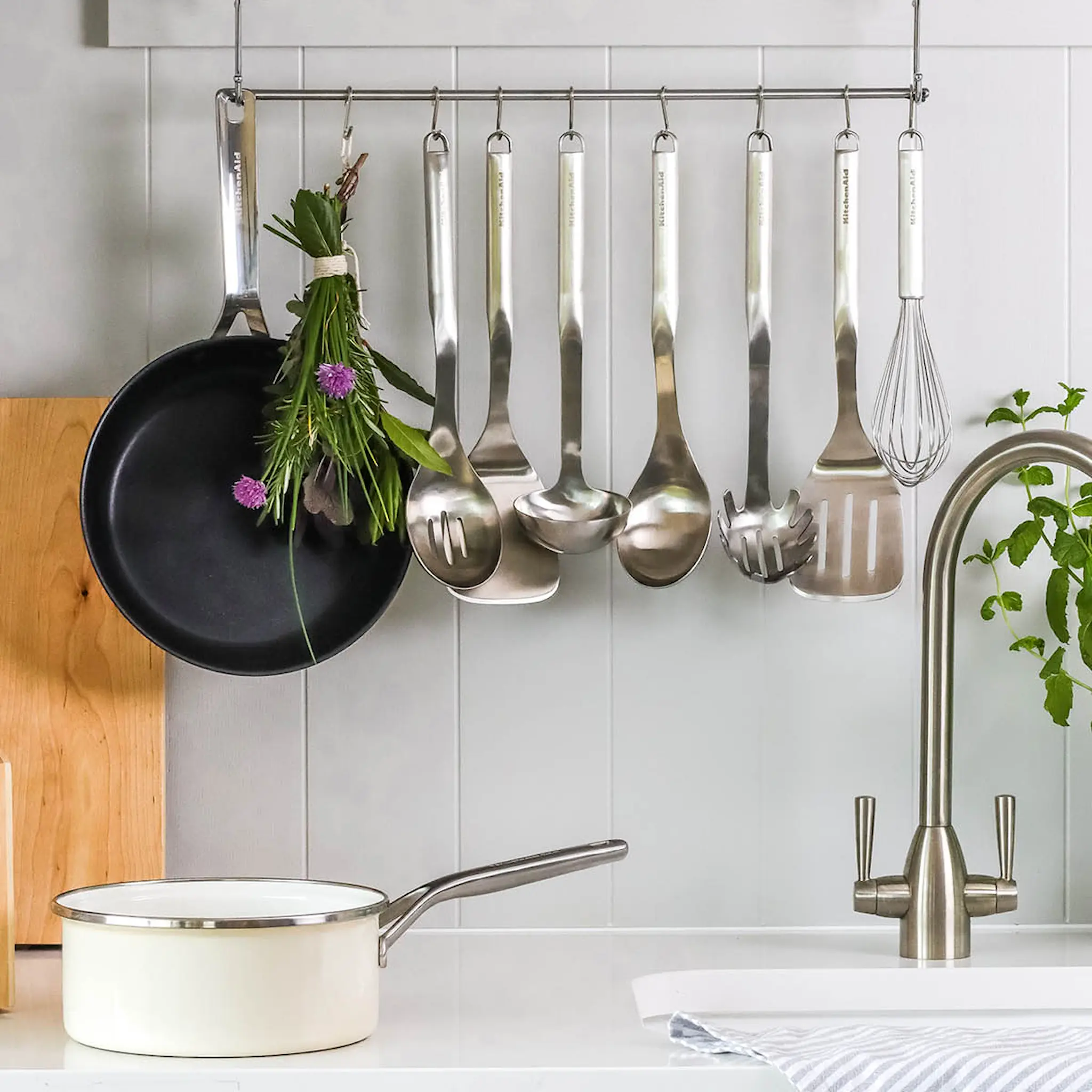 KitchenAid KitchenAid Premium stekespade perforert 35 cm rustfritt stål