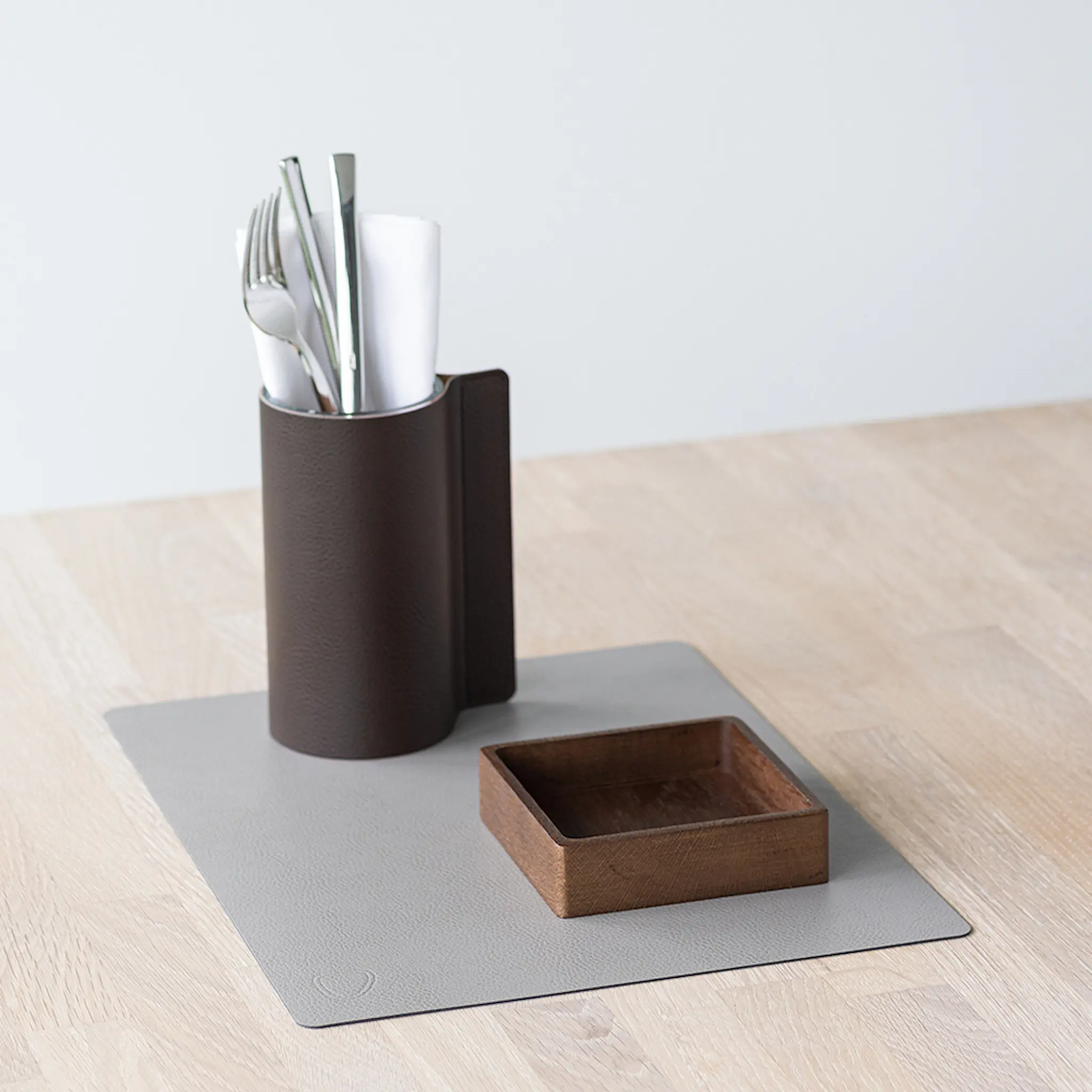 LIND DNA Leather Serene Rectangle Bordstablett 26x34 cm Ash