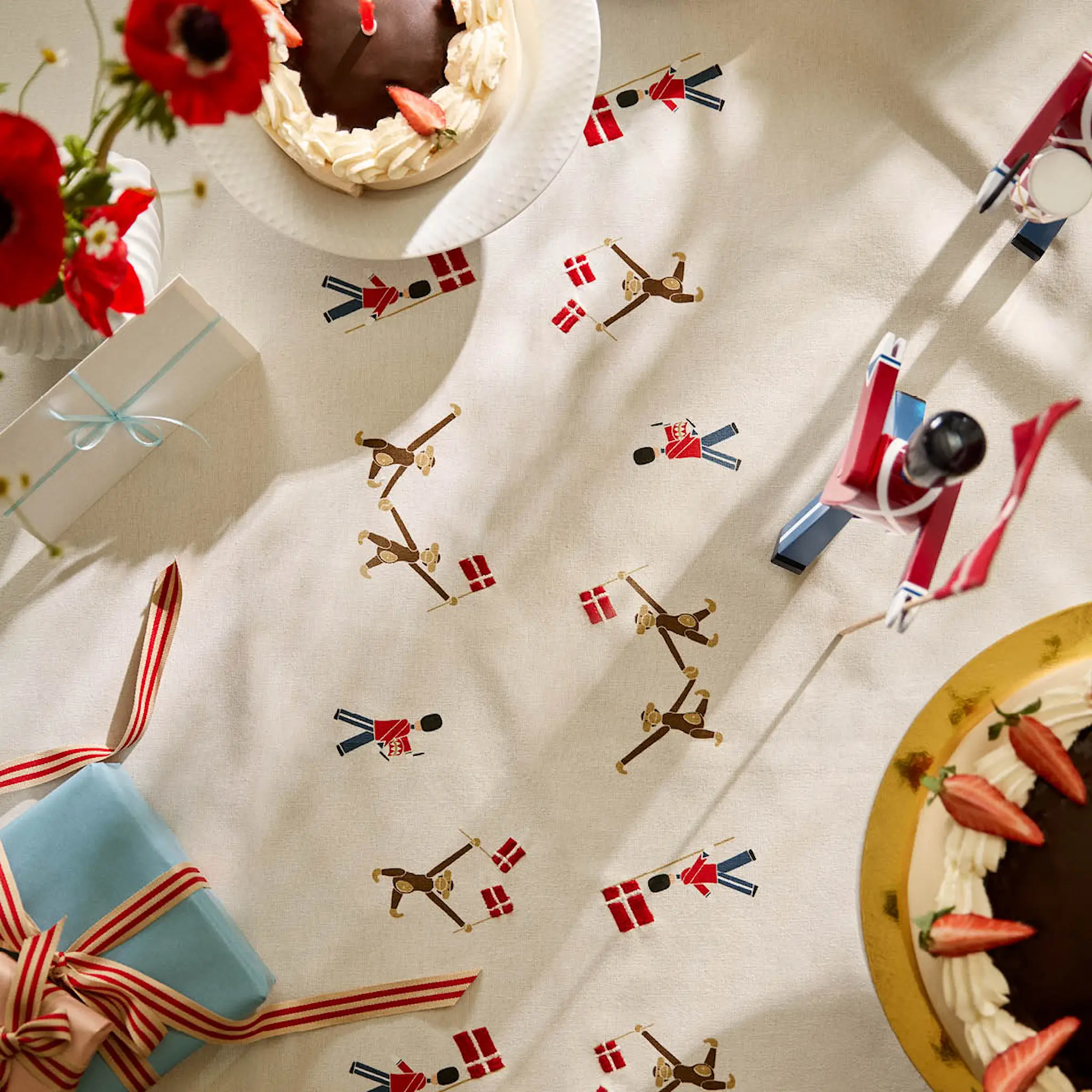 Kay Bojesen Pöytäliina 150x270 cm valkoinen