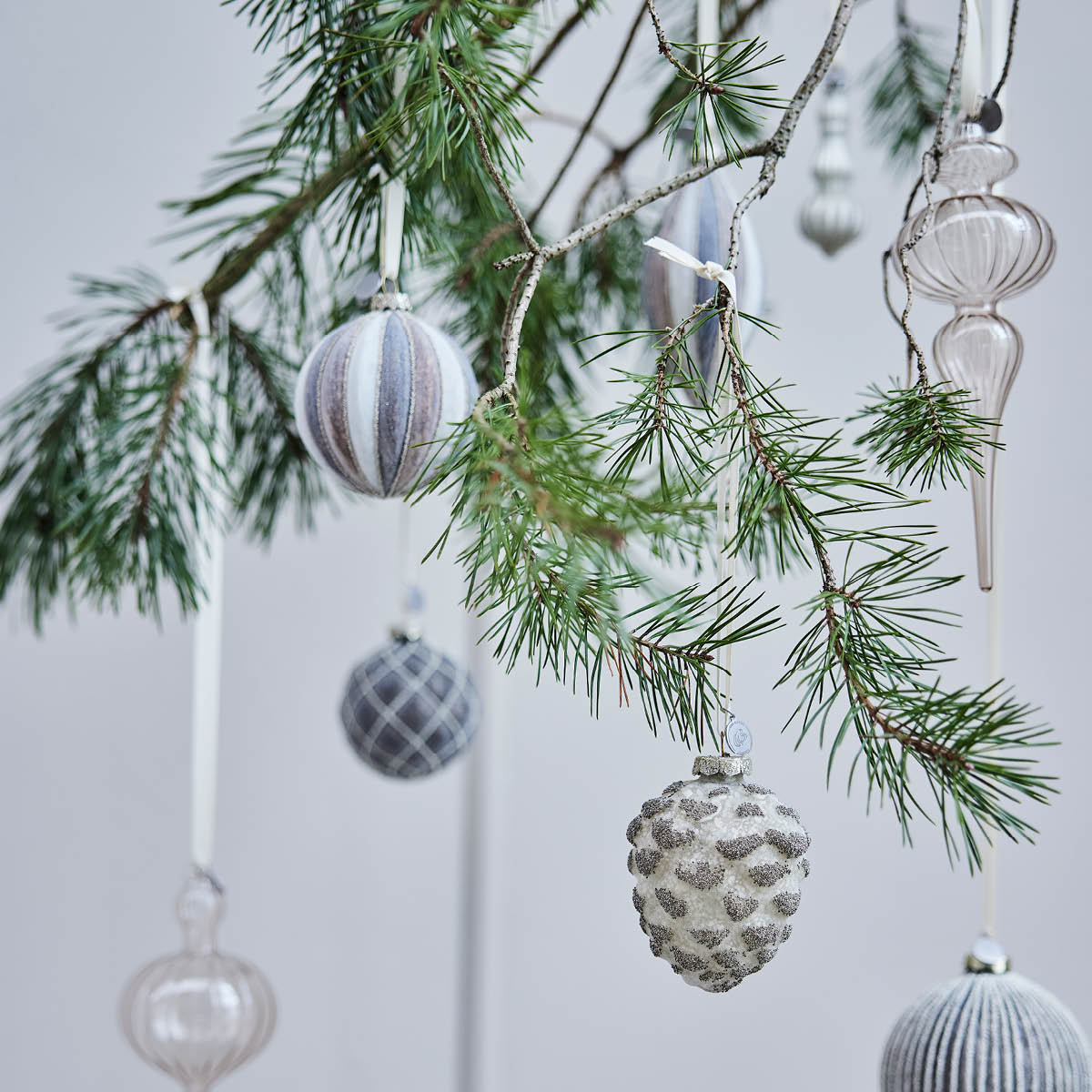 Lene Bjerre Nomillia julgransdekoration avlång 13 cm lila/benvit