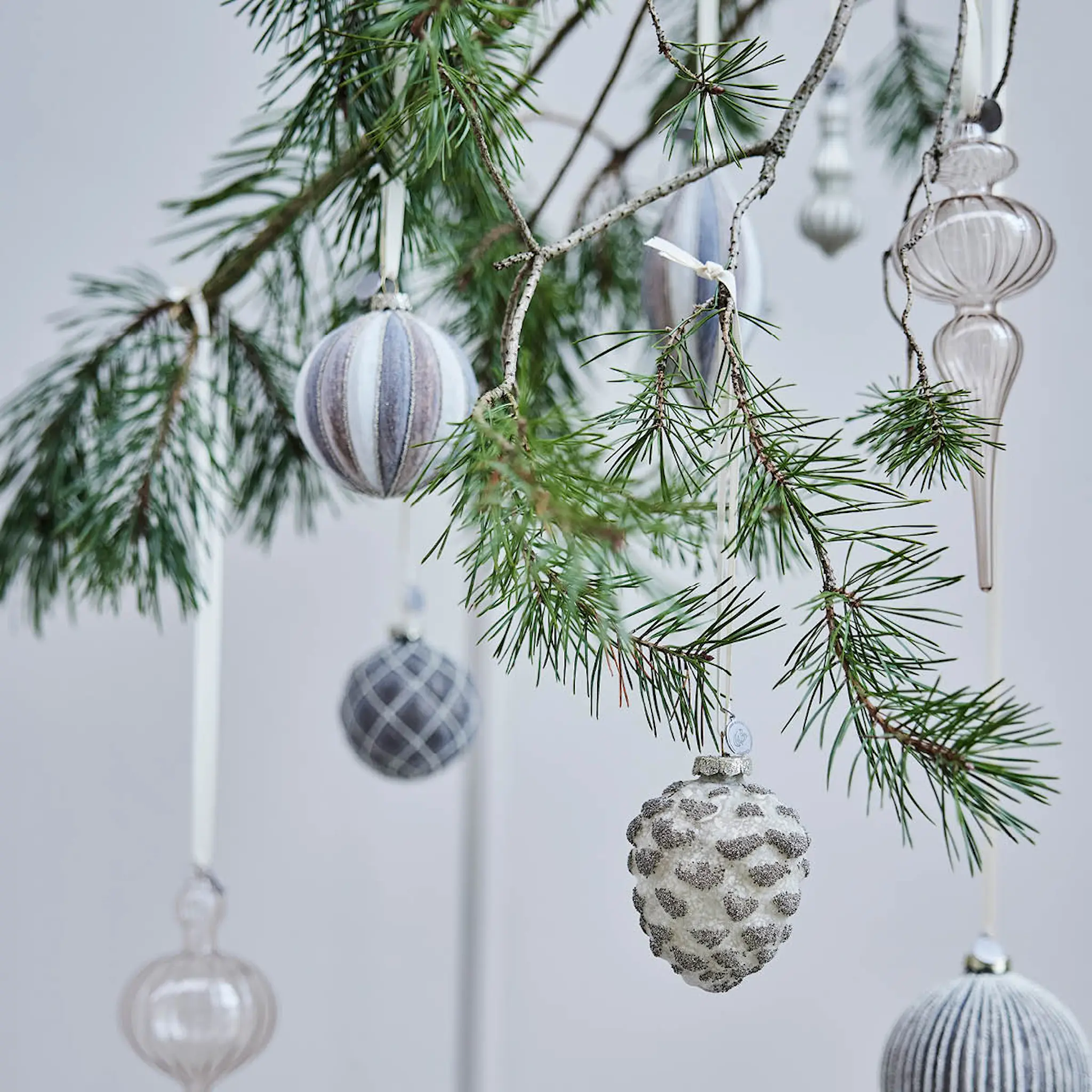 Lene Bjerre Nomillia julgransdekoration avlång 13 cm lila/benvit