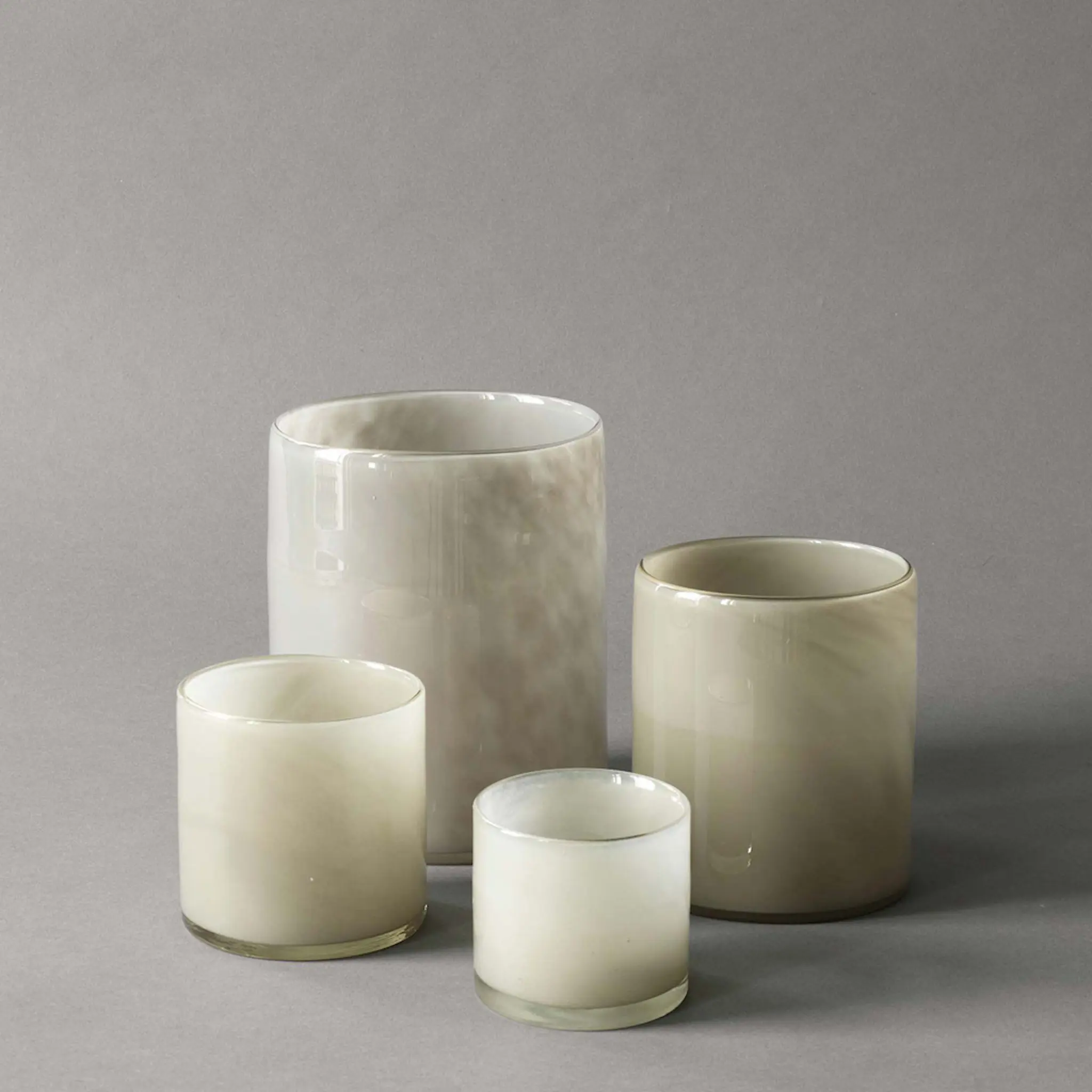 Tell Me More Lyric lyslykt 8x8 cm warm grey hover