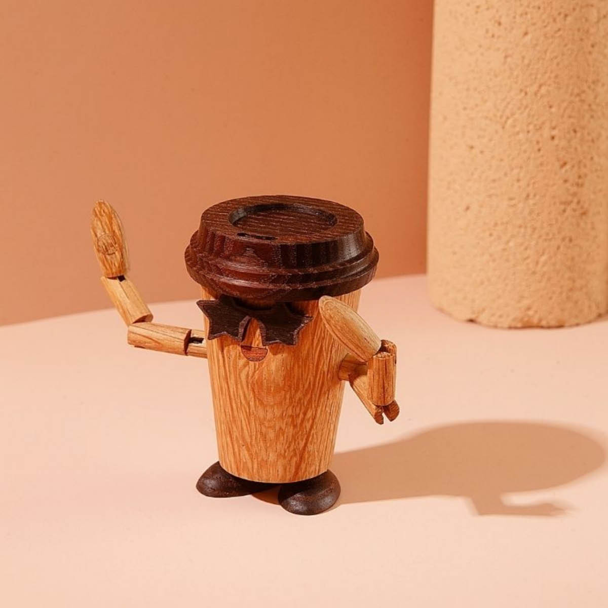 Spring Copenhagen Woodies Esther Espresso To Go Coffee träddekoration 8,5 cm ek