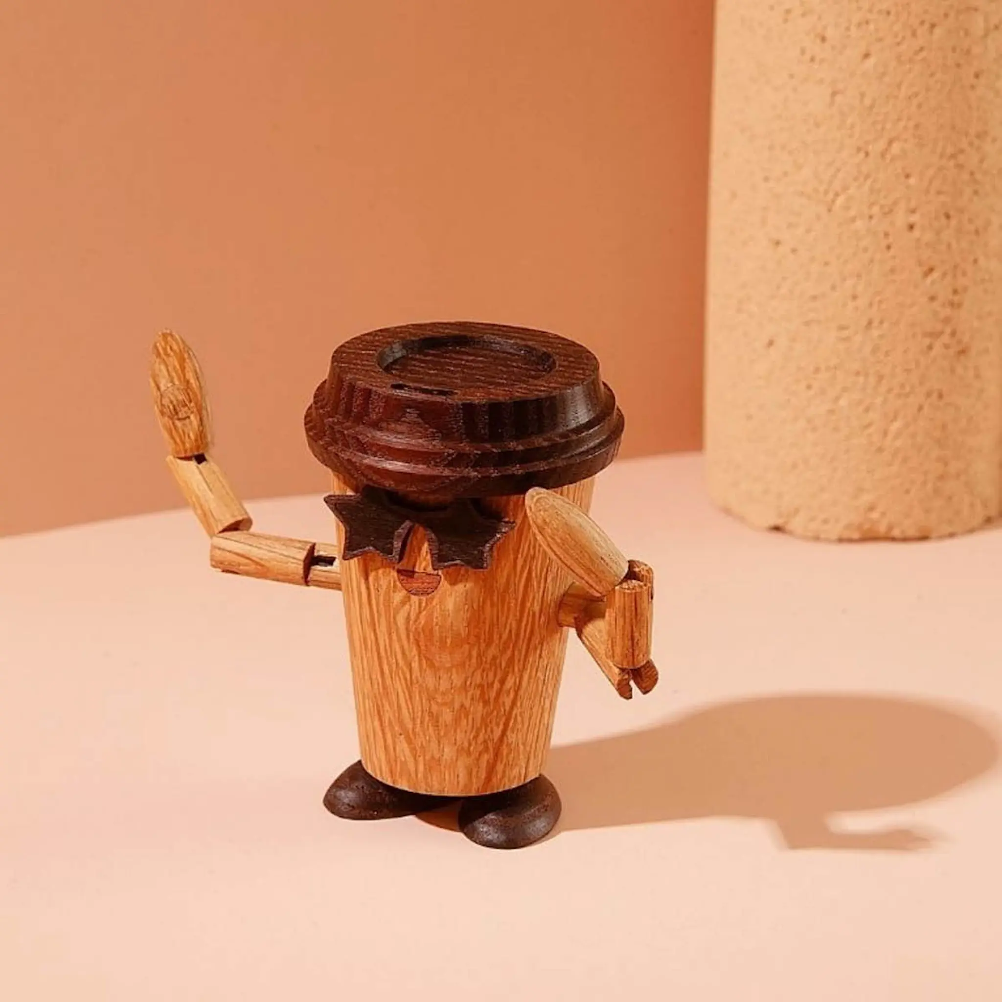 Spring Copenhagen Woodies Esther Espresso To Go Coffee träddekoration 8,5 cm ek