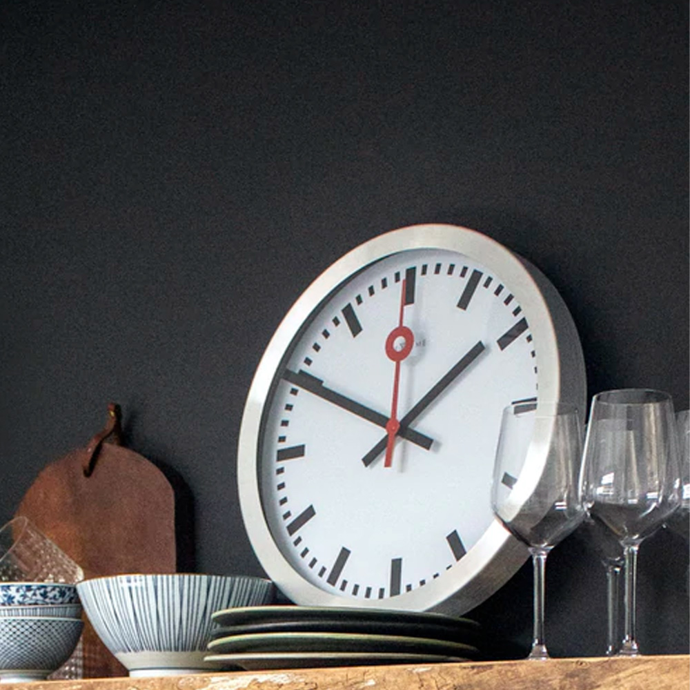 NeXtime Station Stripe veggklokke 35 cm hvit