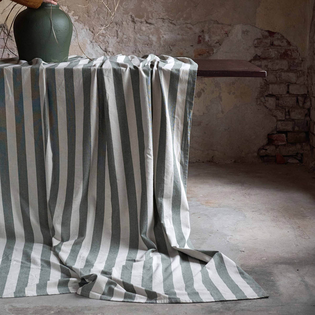 Fondaco Amalia bordduk 140x300 cm mørkegrønn