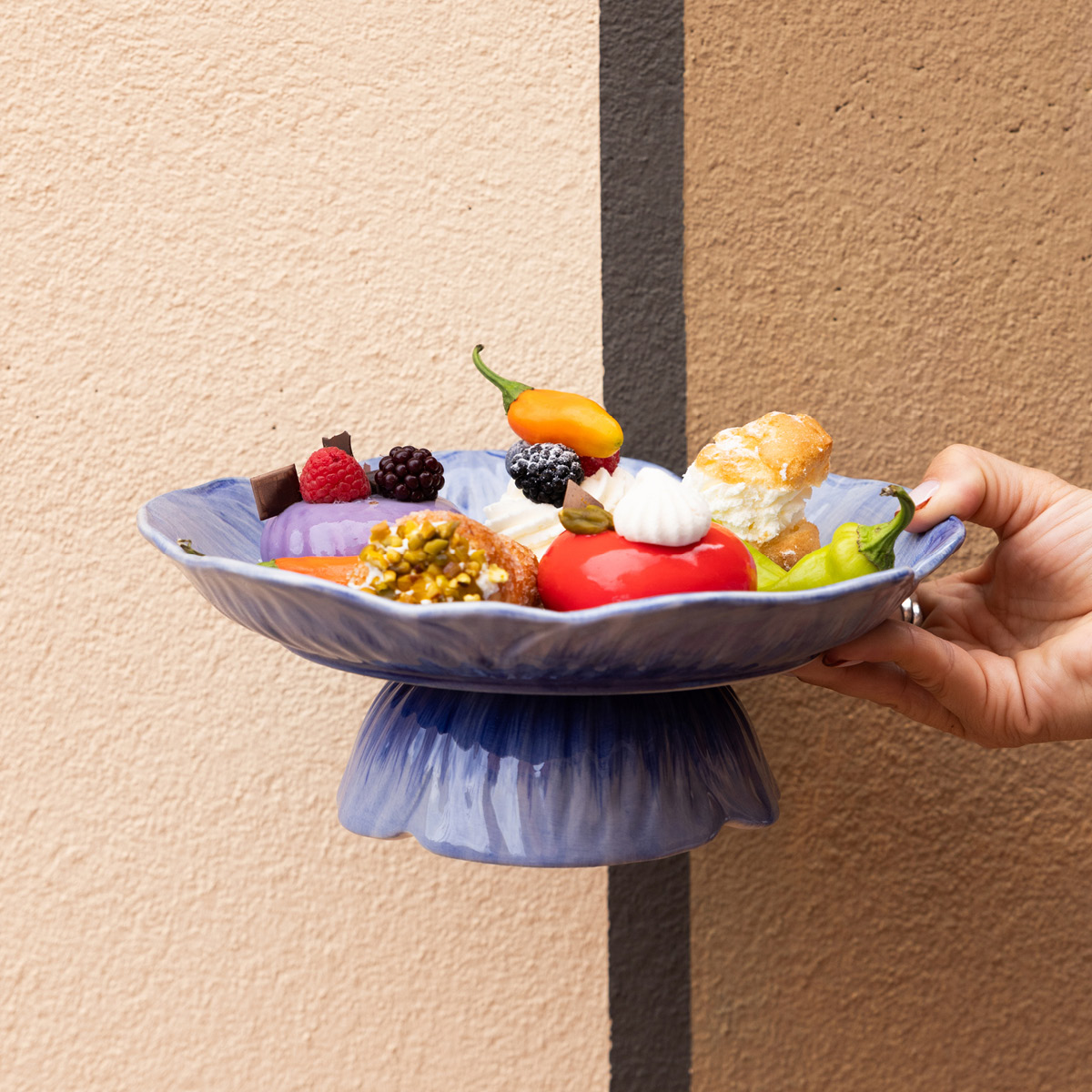 ByOn Poppy tårtfat 26 cm blå