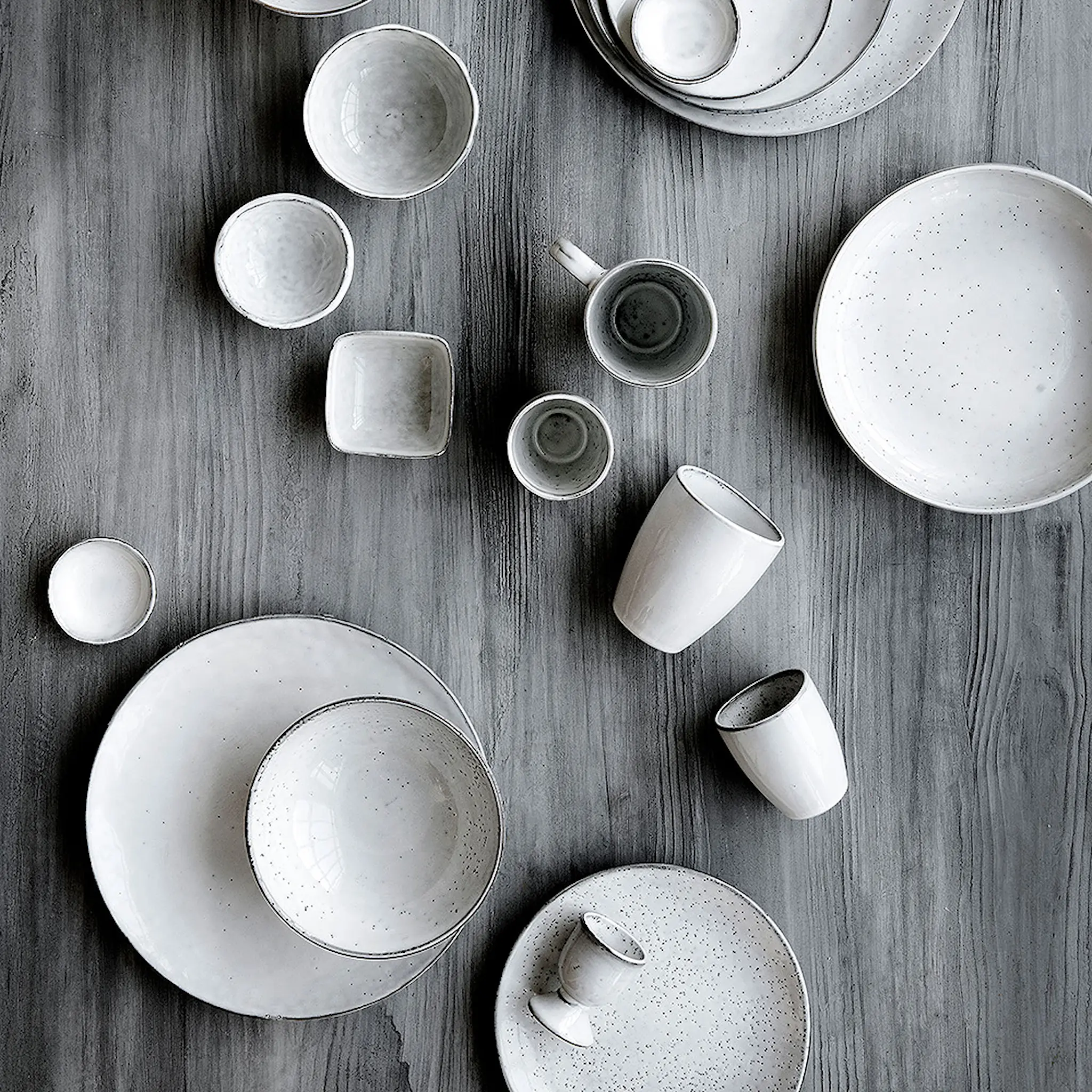 Broste Copenhagen Nordic Sand Skål med fötter 11 cm Vit