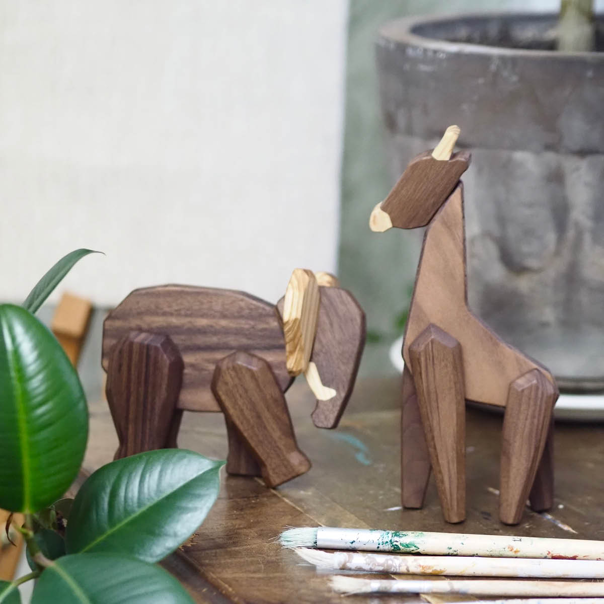 FableWood Puufiguuri Isä norsu 16 cm Pähkinä/Saarni