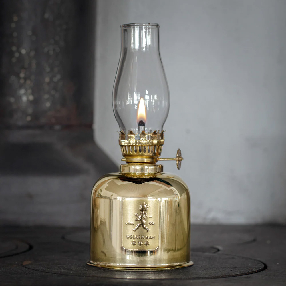 SOLSTICKAN Oljelampe 20 cm gull