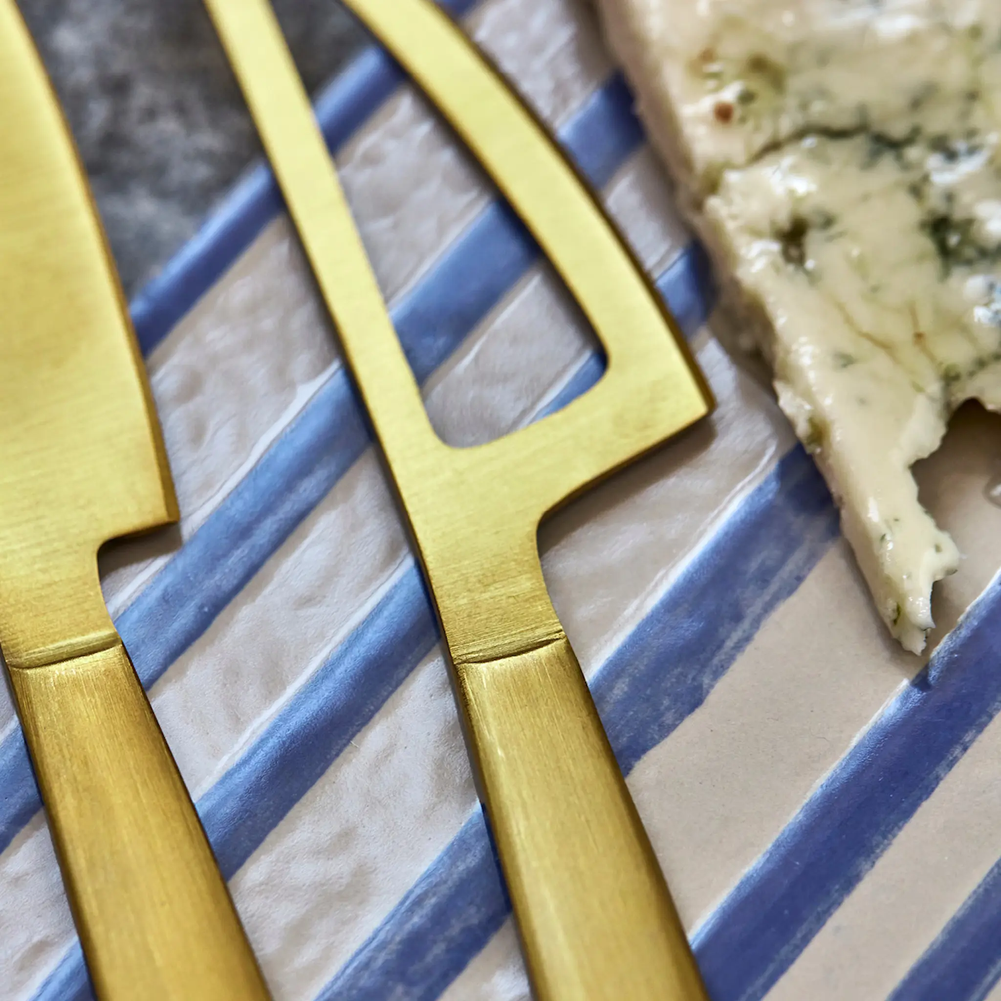 House Doctor Cheese ostknivar set 3 delar gyllene