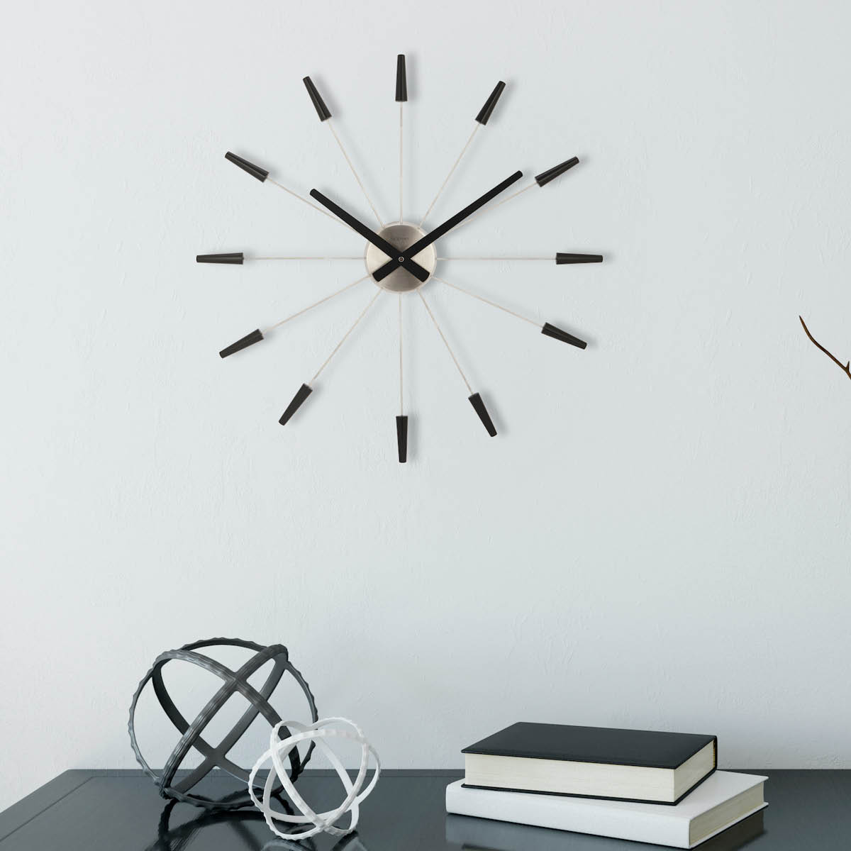 NeXtime Plug Inn veggklokke 58 cm svart