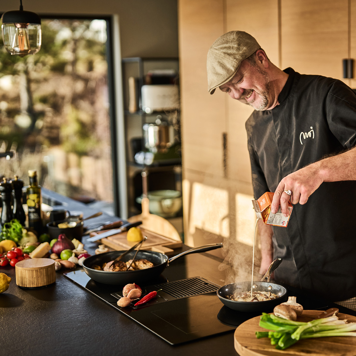 Modern House Black Line stekpanna 28 cm svart