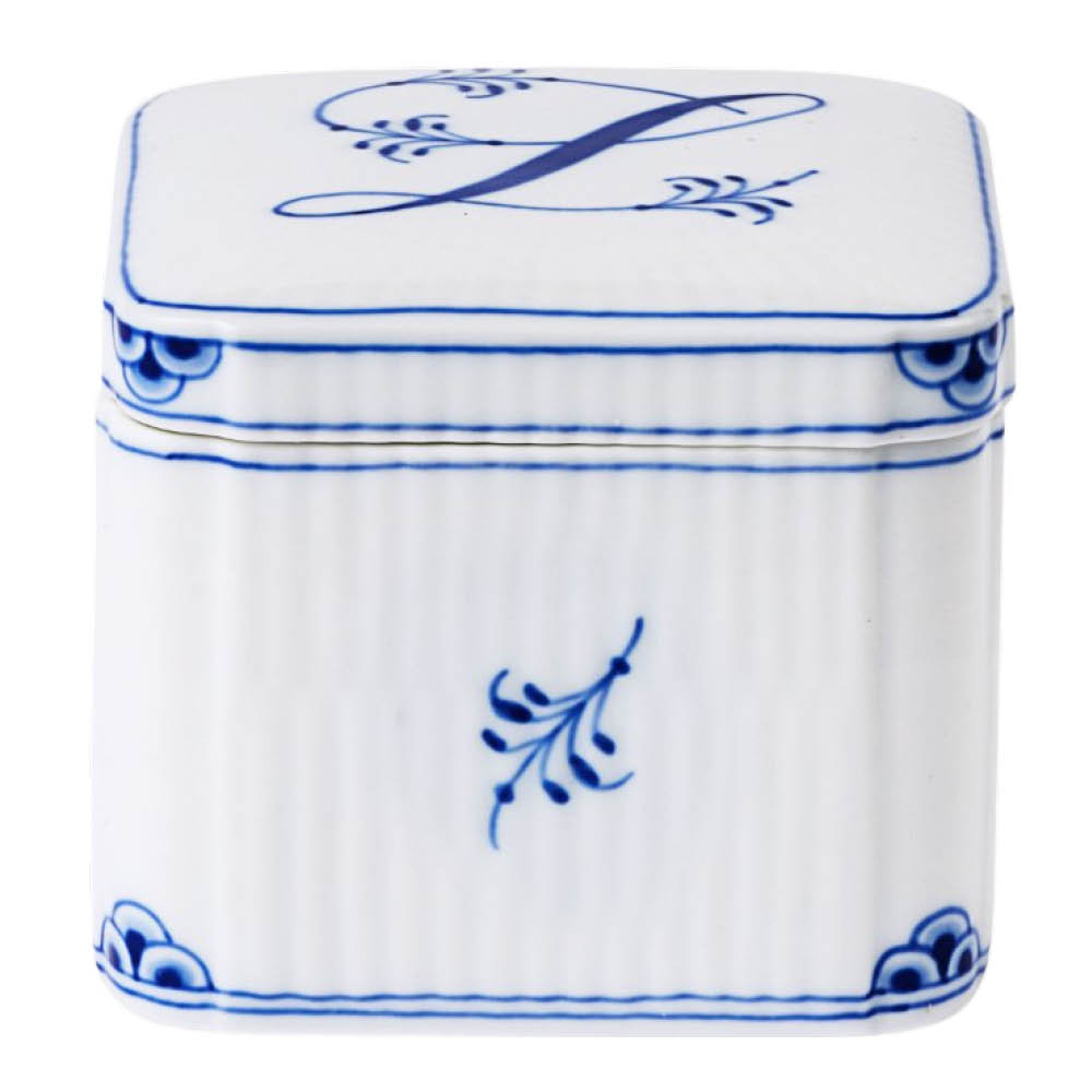 Royal Copenhagen Alphabet Collection firkantet bonbonniere L 13 cl blå/hvit