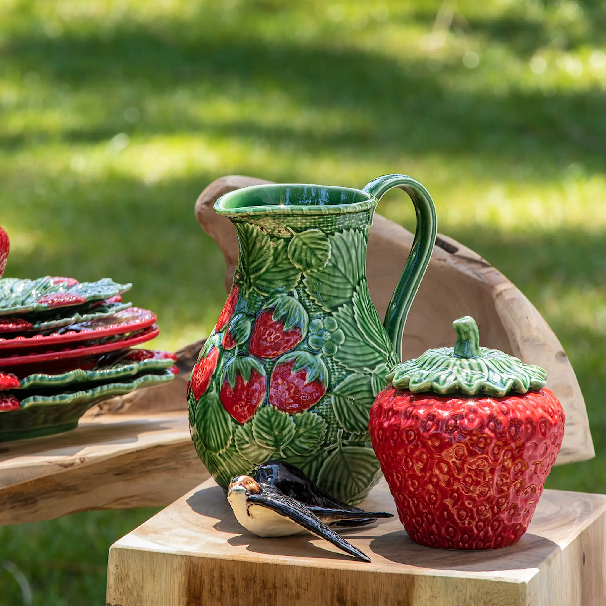 Bordallo Pinheiro Strawberries Terrin/Skål med lock 0,45 L Röd