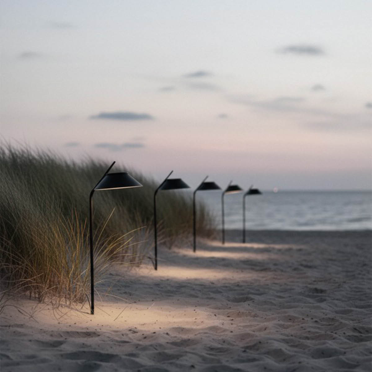 Stelton Nordic Vinkel solcellslampa med stativ svart